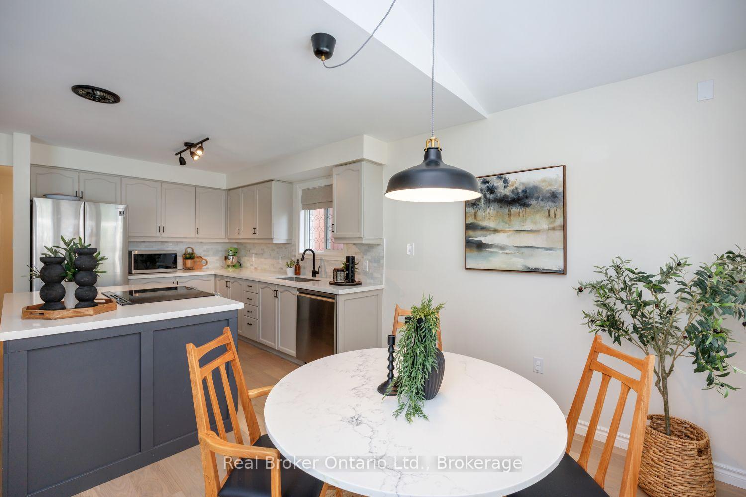 Photo 15 of 20 Wilkins Crescent, Clarington, Courtice — HOMEH