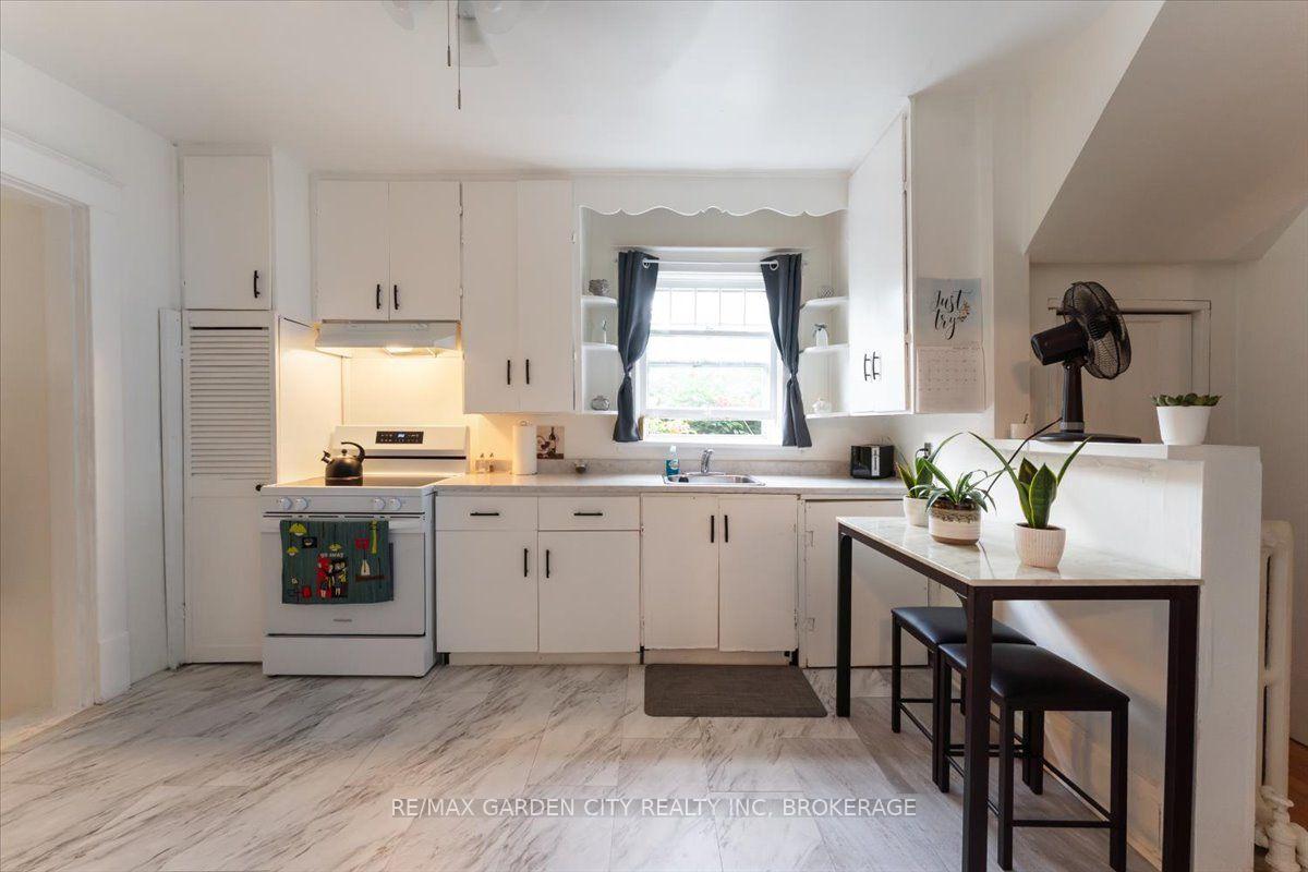 Photo 4 of 43 York Street, St. Catharines, Downtown — HOMEH