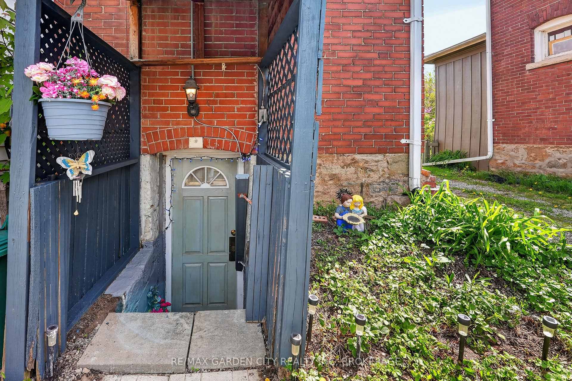 Photo 10 of 43 York Street, St. Catharines, Downtown — HOMEH