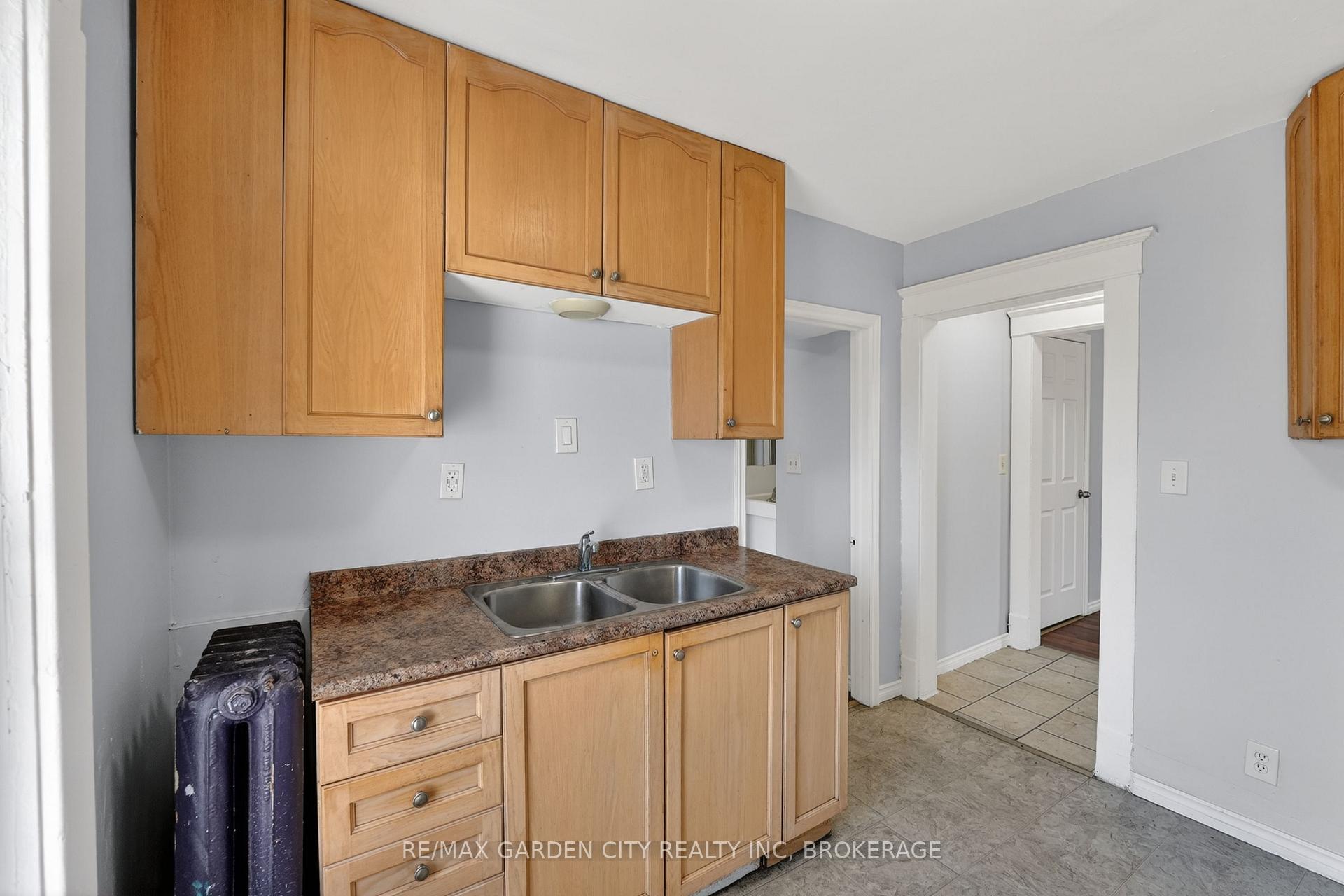 Photo 23 of 43 York Street, St. Catharines, Downtown — HOMEH