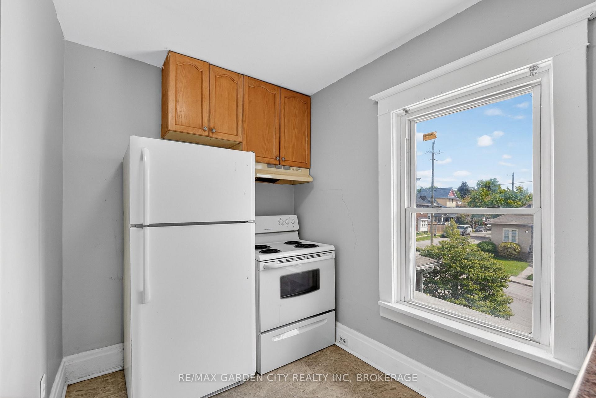 Photo 24 of 43 York Street, St. Catharines, Downtown — HOMEH