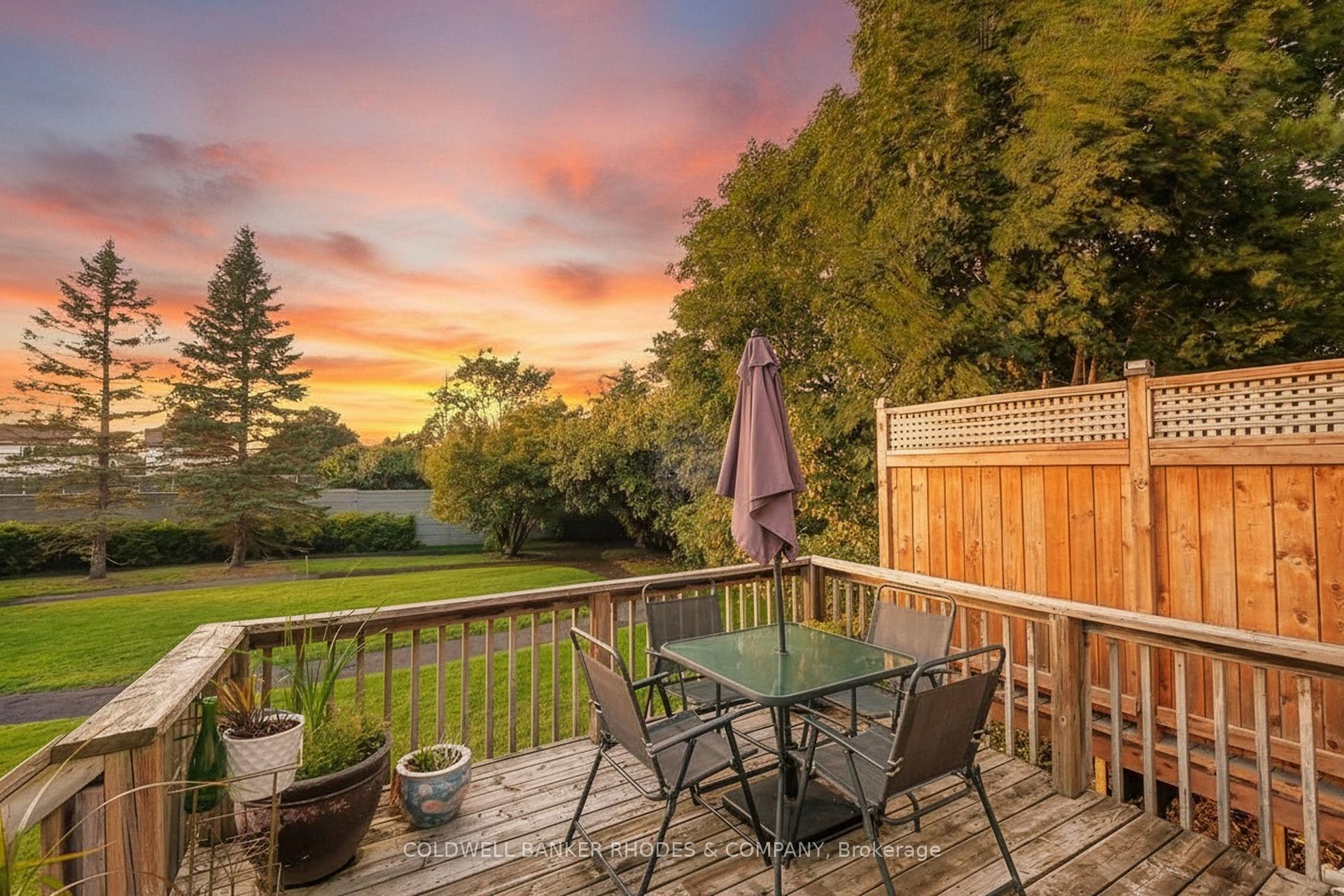 Photo 3 of 157 Gladeview Private, Ottawa, Upper Hunt Club — HOMEH