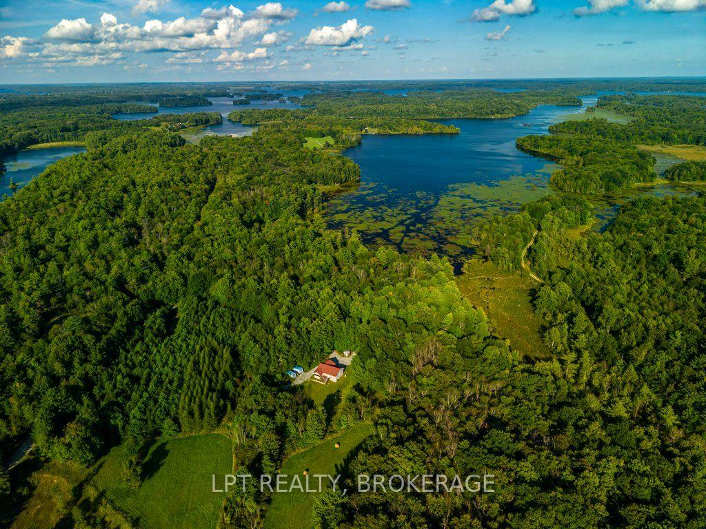Photo 3 of 131 Leisure Point Road, Rideau Lakes, Rideau Lakes (South Crosby) Twp — HOMEH