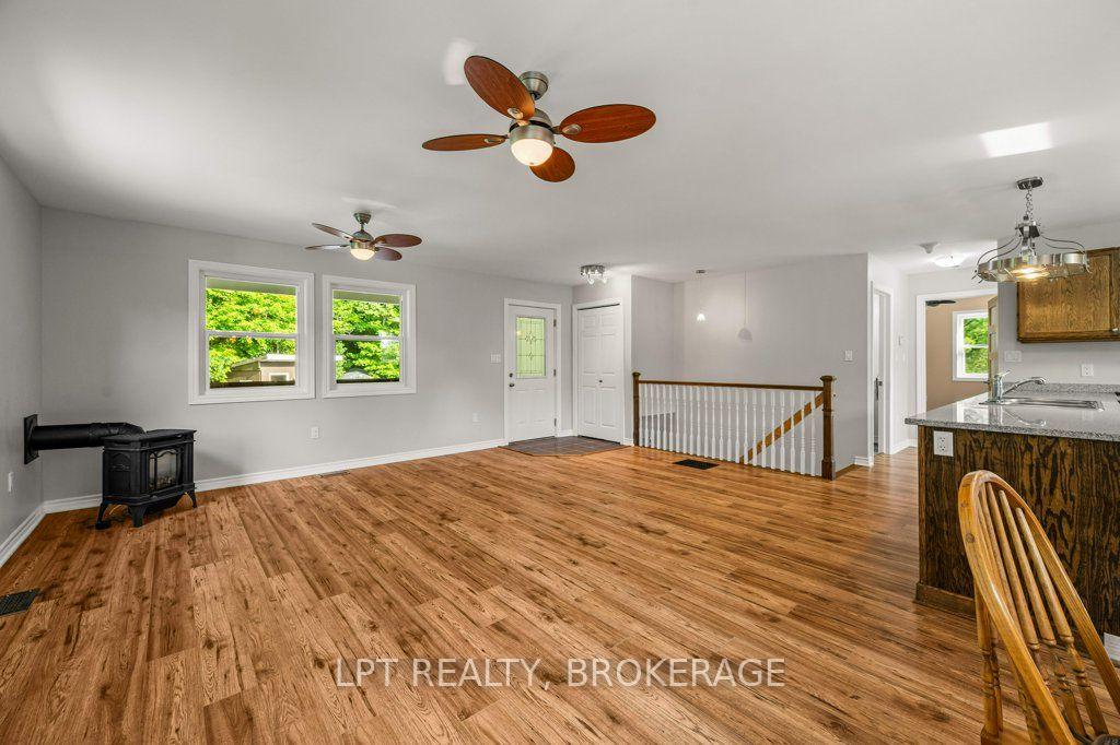 Photo 5 of 131 Leisure Point Road, Rideau Lakes, Rideau Lakes (South Crosby) Twp — HOMEH