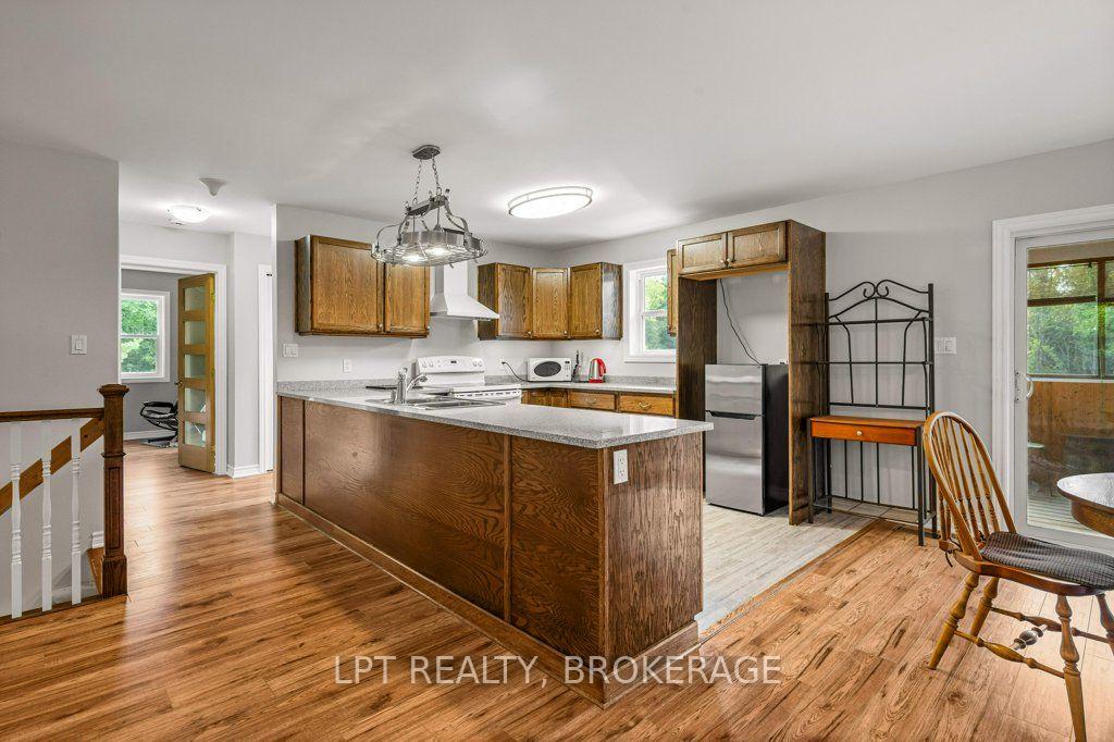 Photo 9 of 131 Leisure Point Road, Rideau Lakes, Rideau Lakes (South Crosby) Twp — HOMEH