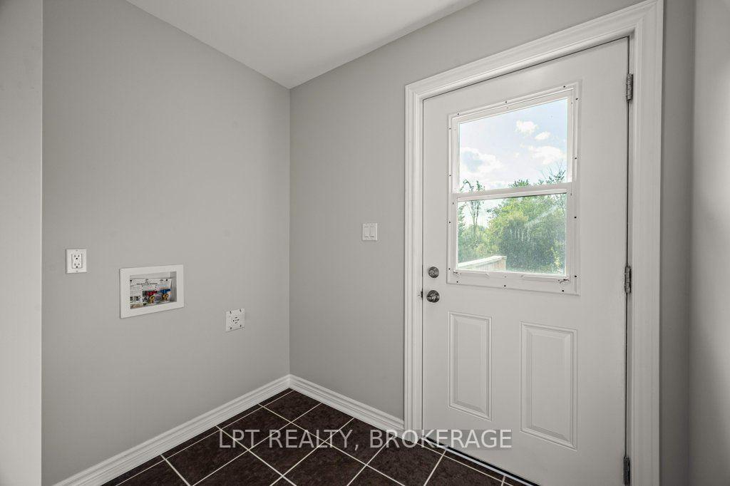 Photo 16 of 131 Leisure Point Road, Rideau Lakes, Rideau Lakes (South Crosby) Twp — HOMEH