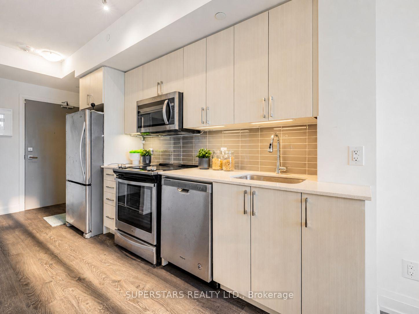 Photo 5 of Unit 927, 591 sheppard Avenue E, North York, Bayview Village — HOMEH