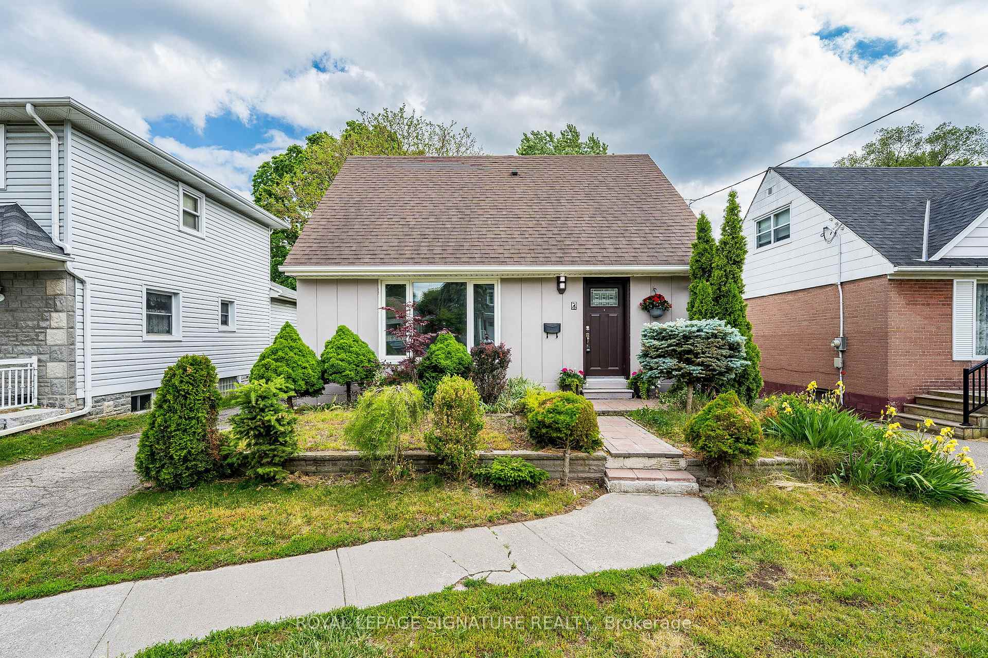 Photo 2 of 7 Putney Road, Etobicoke, Alderwood — HOMEH