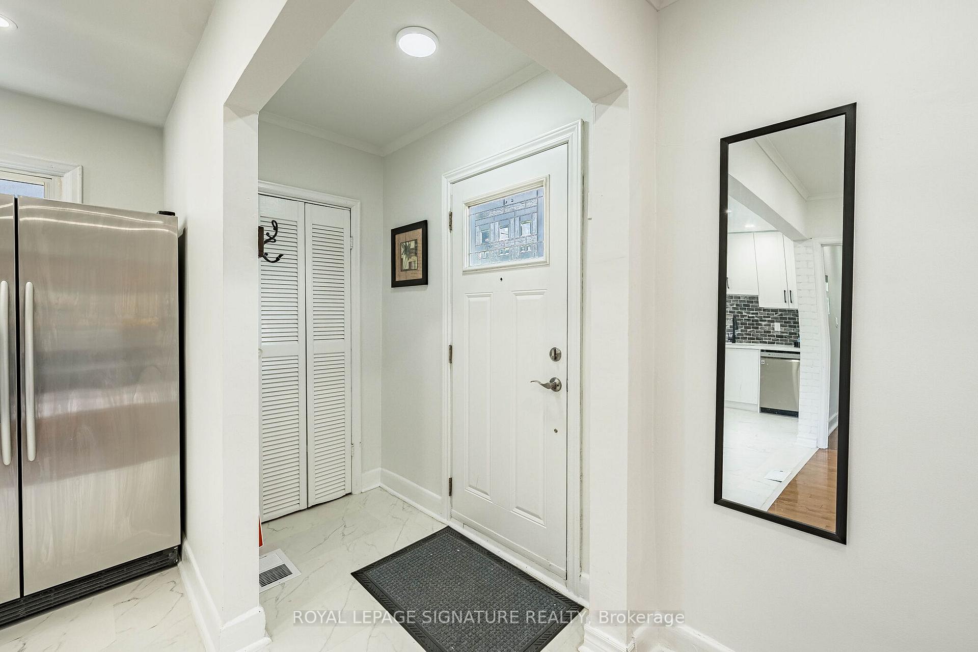 Photo 4 of 7 Putney Road, Etobicoke, Alderwood — HOMEH