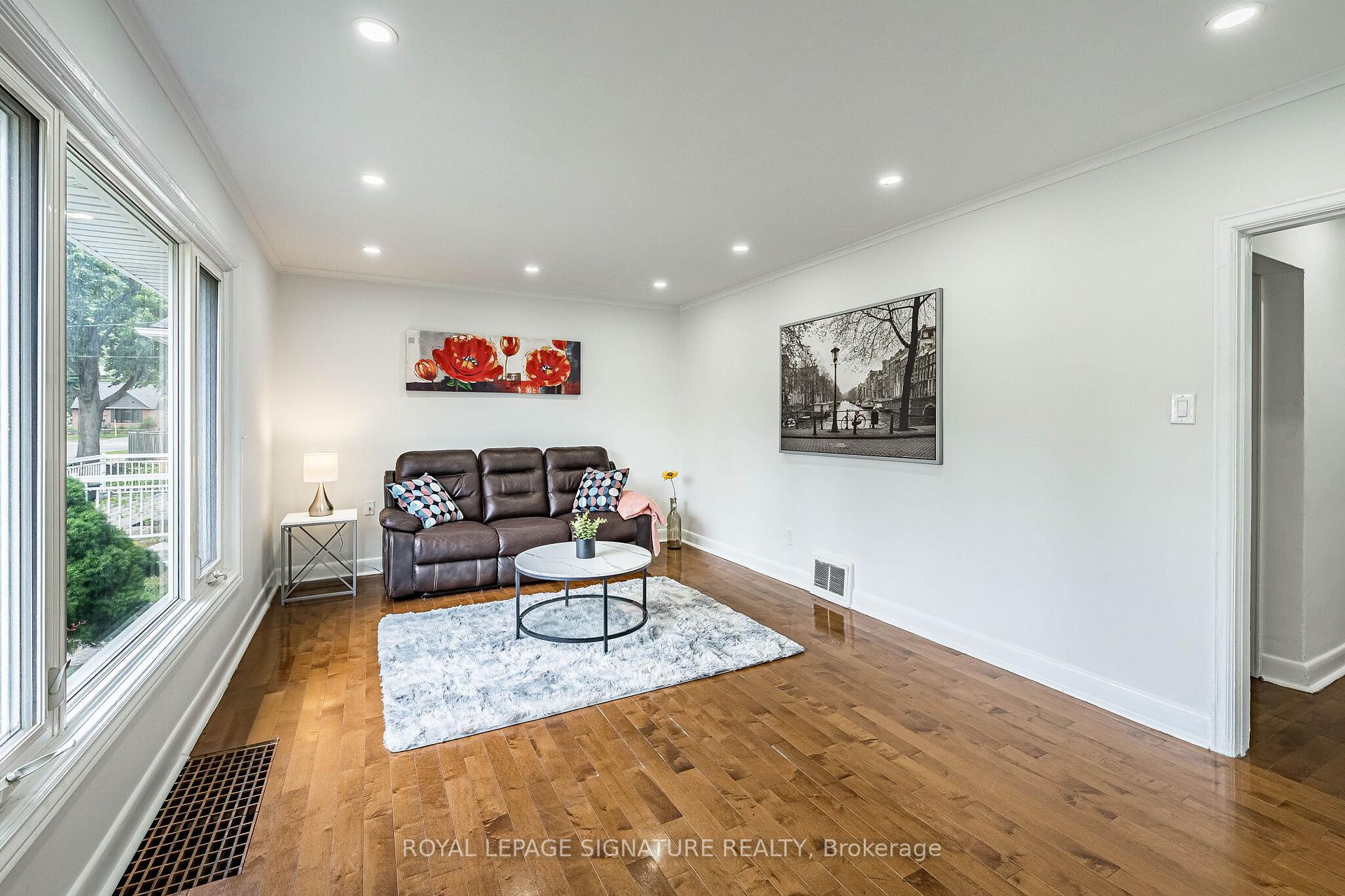 Photo 5 of 7 Putney Road, Etobicoke, Alderwood — HOMEH
