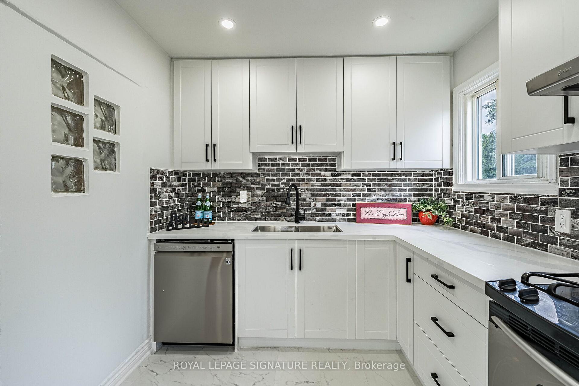 Photo 10 of 7 Putney Road, Etobicoke, Alderwood — HOMEH