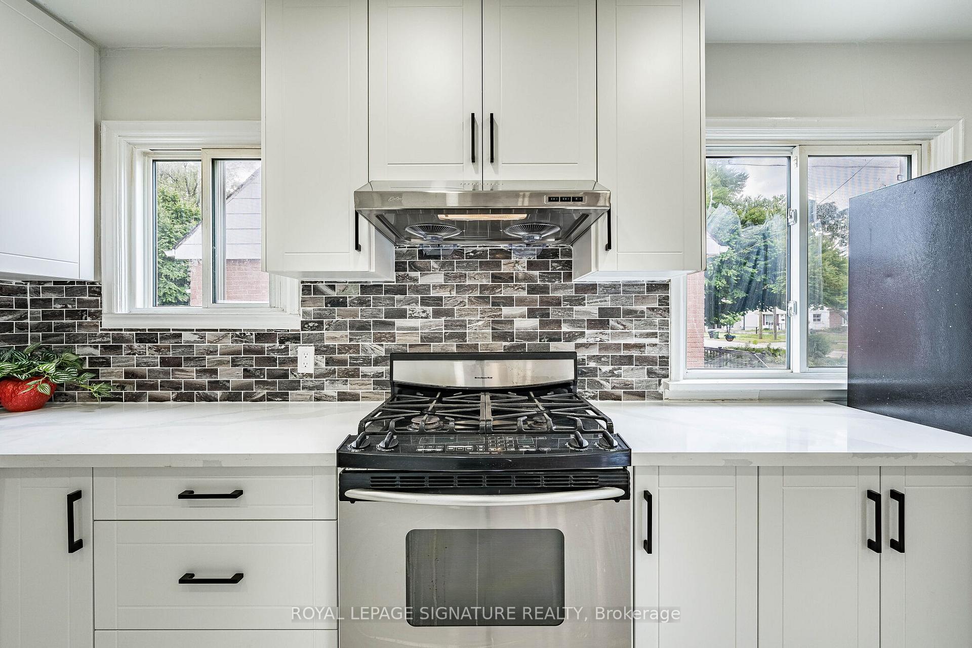 Photo 11 of 7 Putney Road, Etobicoke, Alderwood — HOMEH