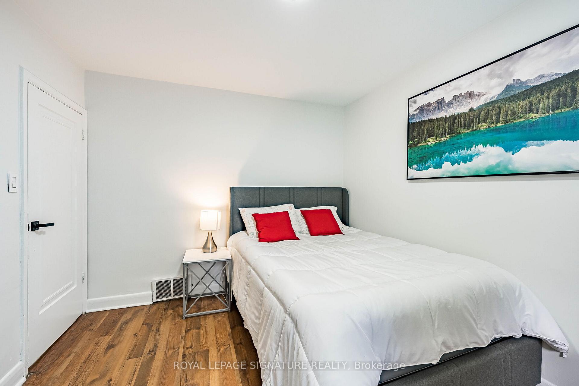 Photo 16 of 7 Putney Road, Etobicoke, Alderwood — HOMEH