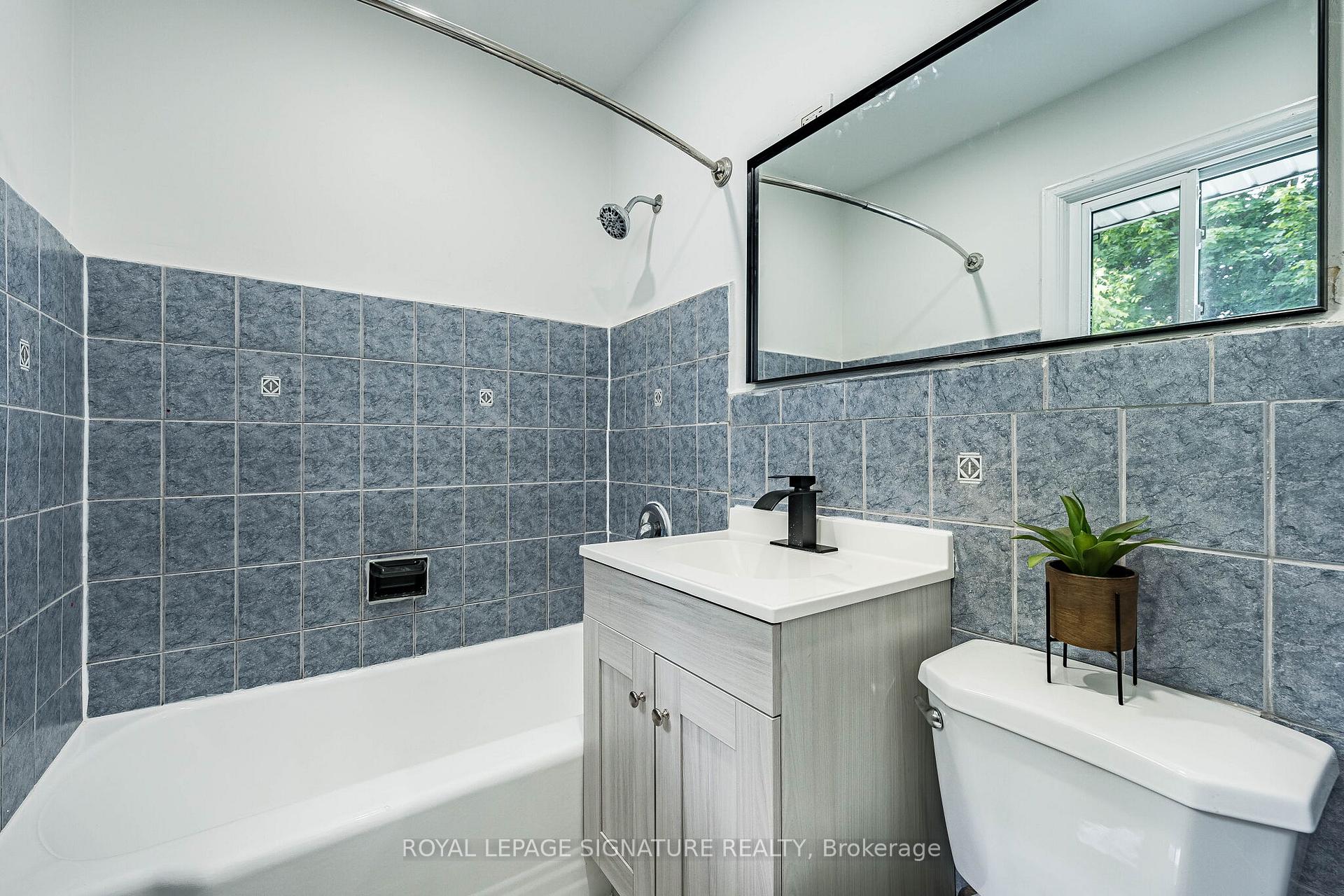 Photo 17 of 7 Putney Road, Etobicoke, Alderwood — HOMEH