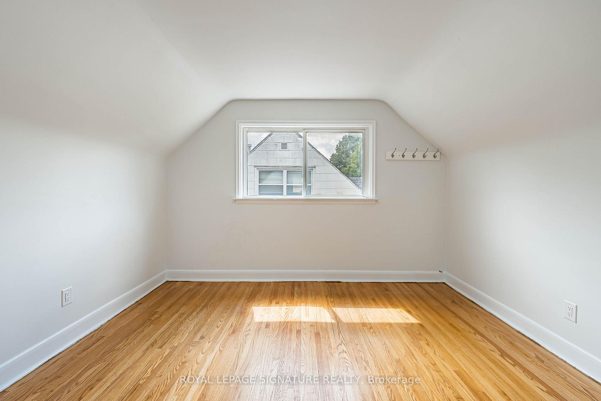 Photo 21 of 7 Putney Road, Etobicoke, Alderwood — HOMEH