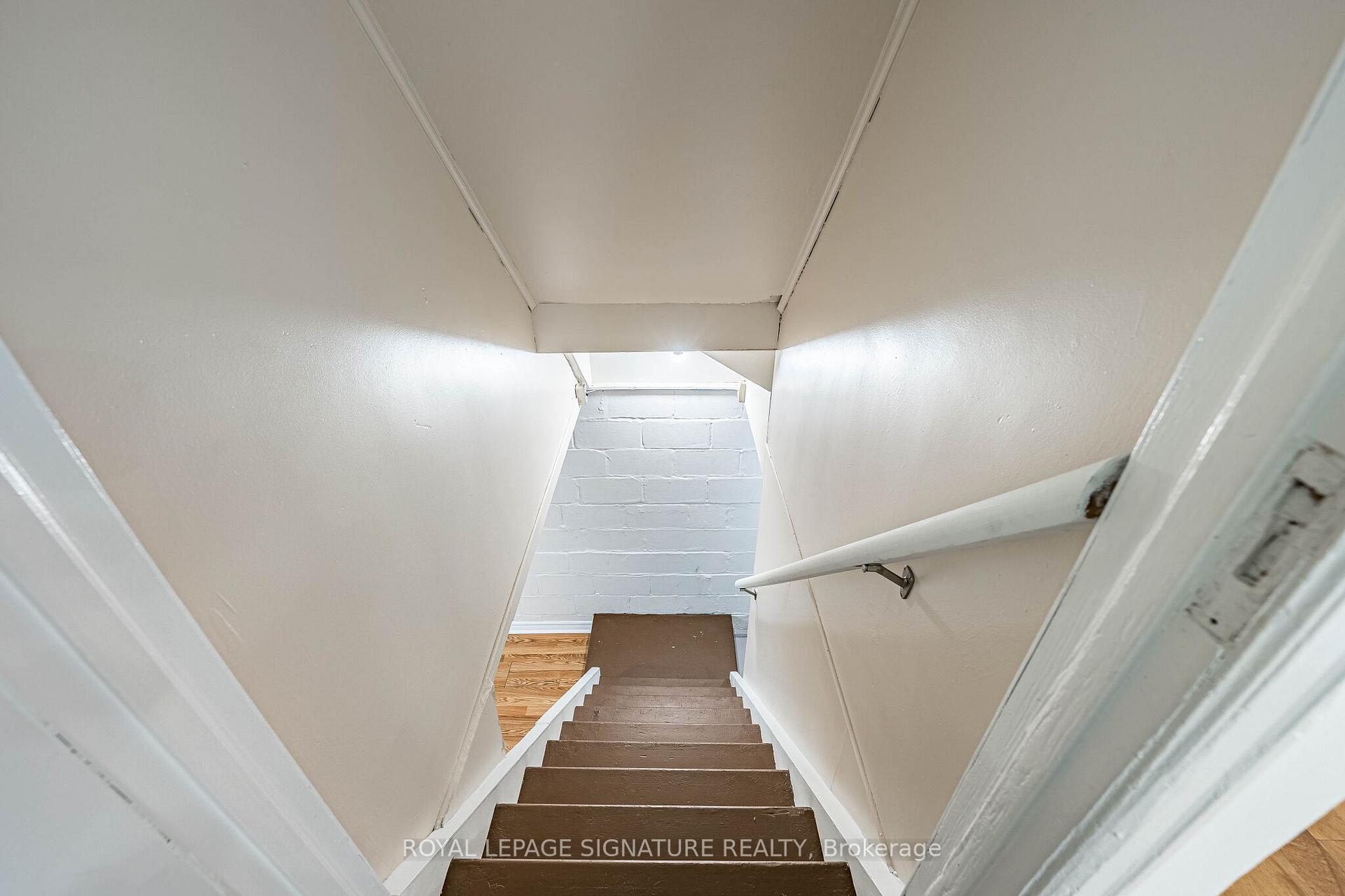 Photo 24 of 7 Putney Road, Etobicoke, Alderwood — HOMEH