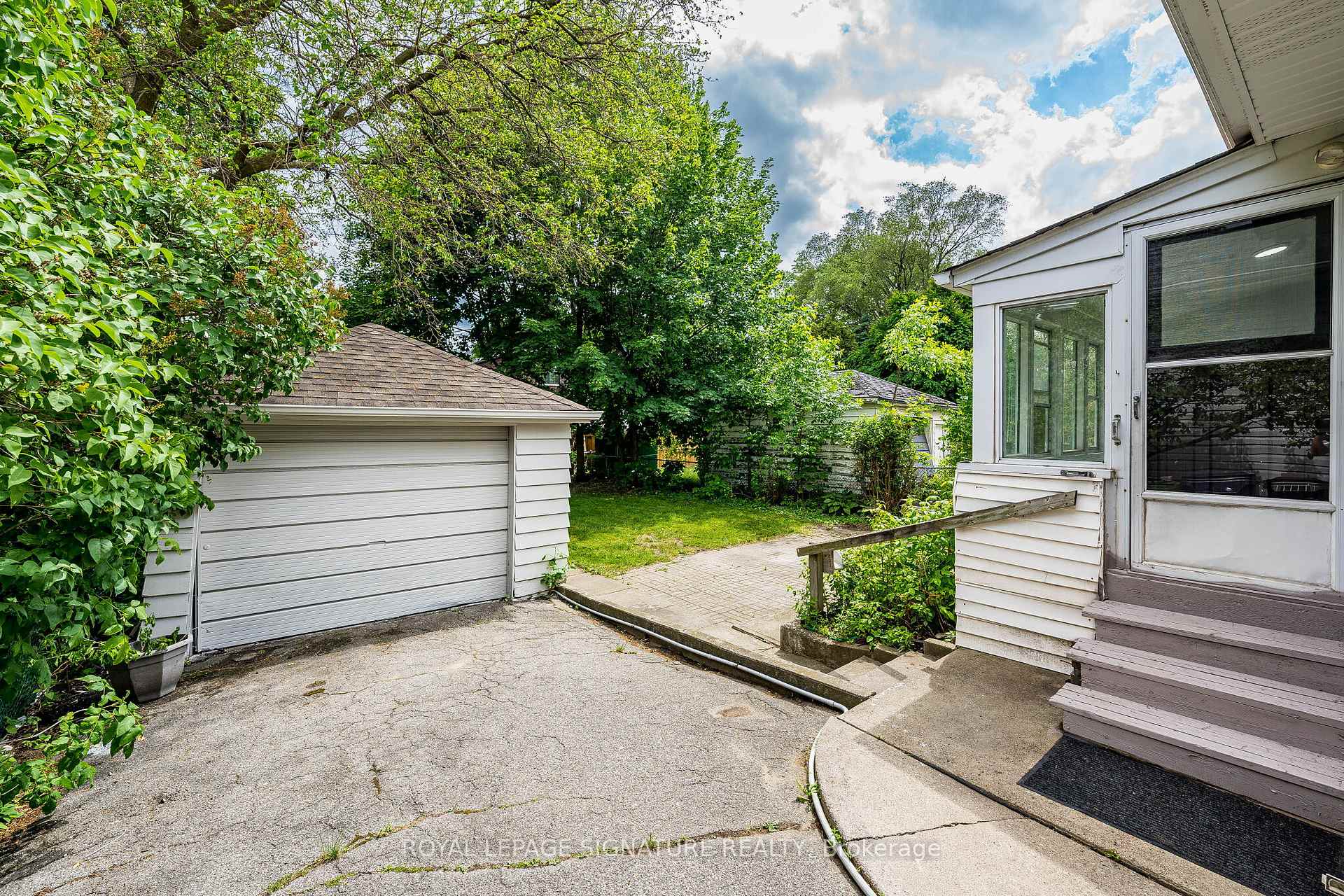 Photo 32 of 7 Putney Road, Etobicoke, Alderwood — HOMEH
