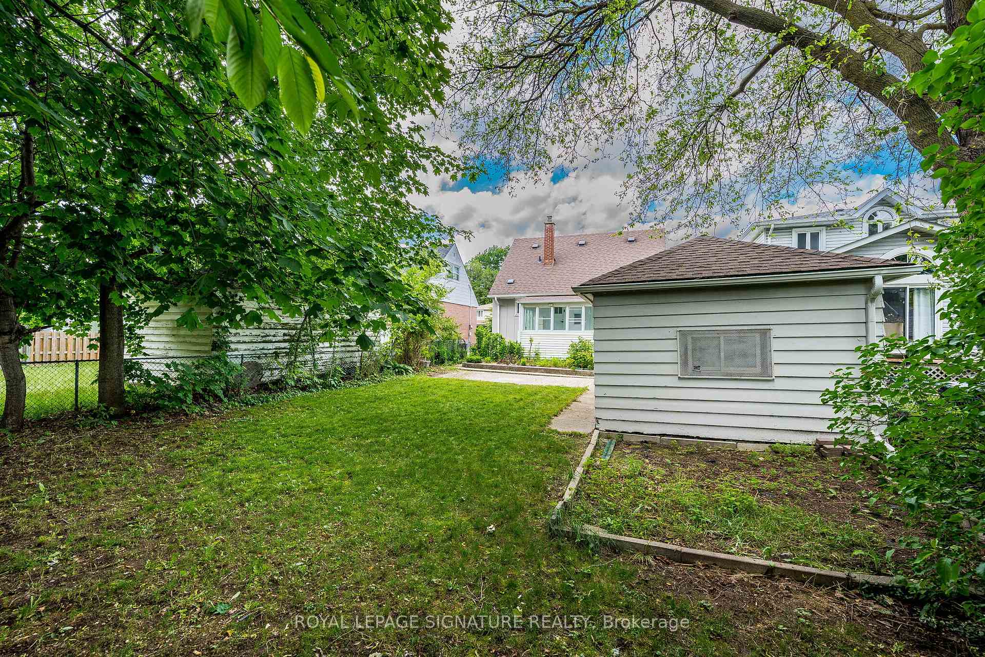 Photo 33 of 7 Putney Road, Etobicoke, Alderwood — HOMEH