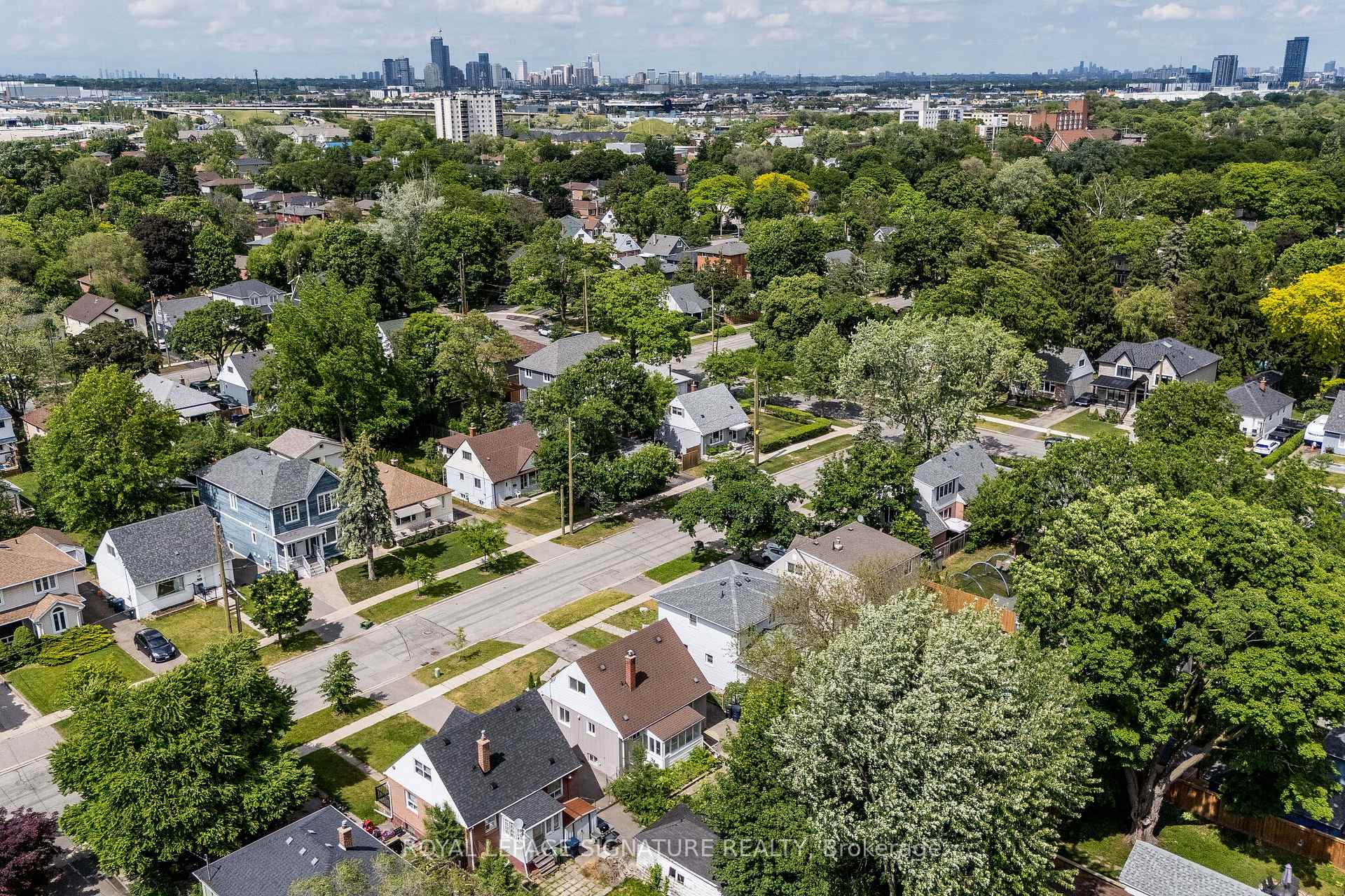 Photo 36 of 7 Putney Road, Etobicoke, Alderwood — HOMEH