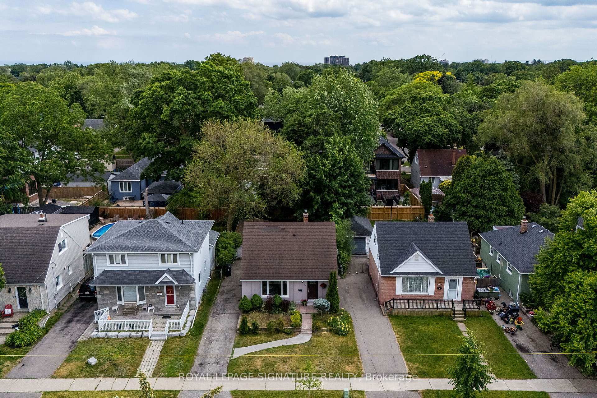 Photo 40 of 7 Putney Road, Etobicoke, Alderwood — HOMEH