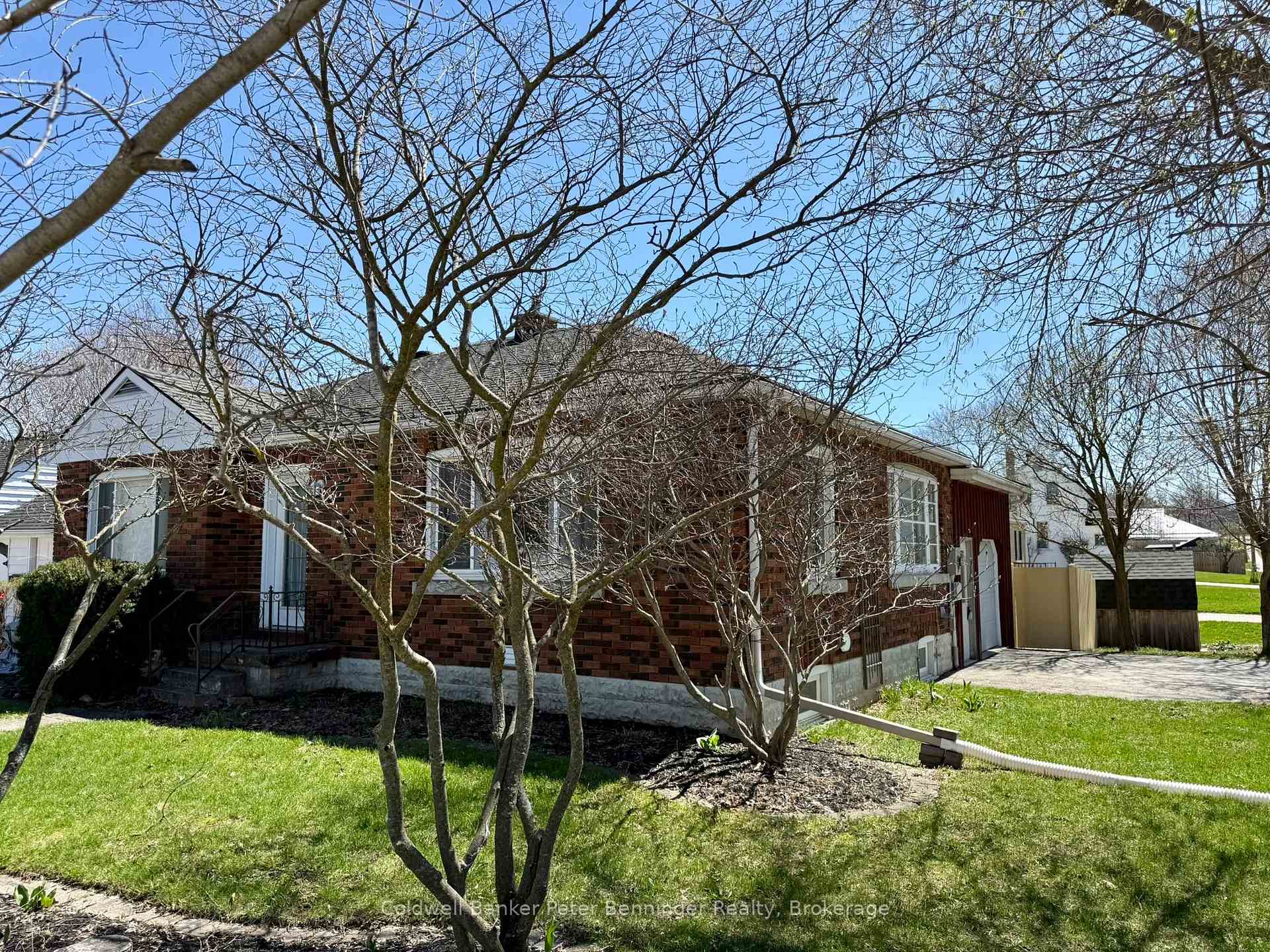 Photo 3 of 501 Napier Street, Brockton — HOMEH