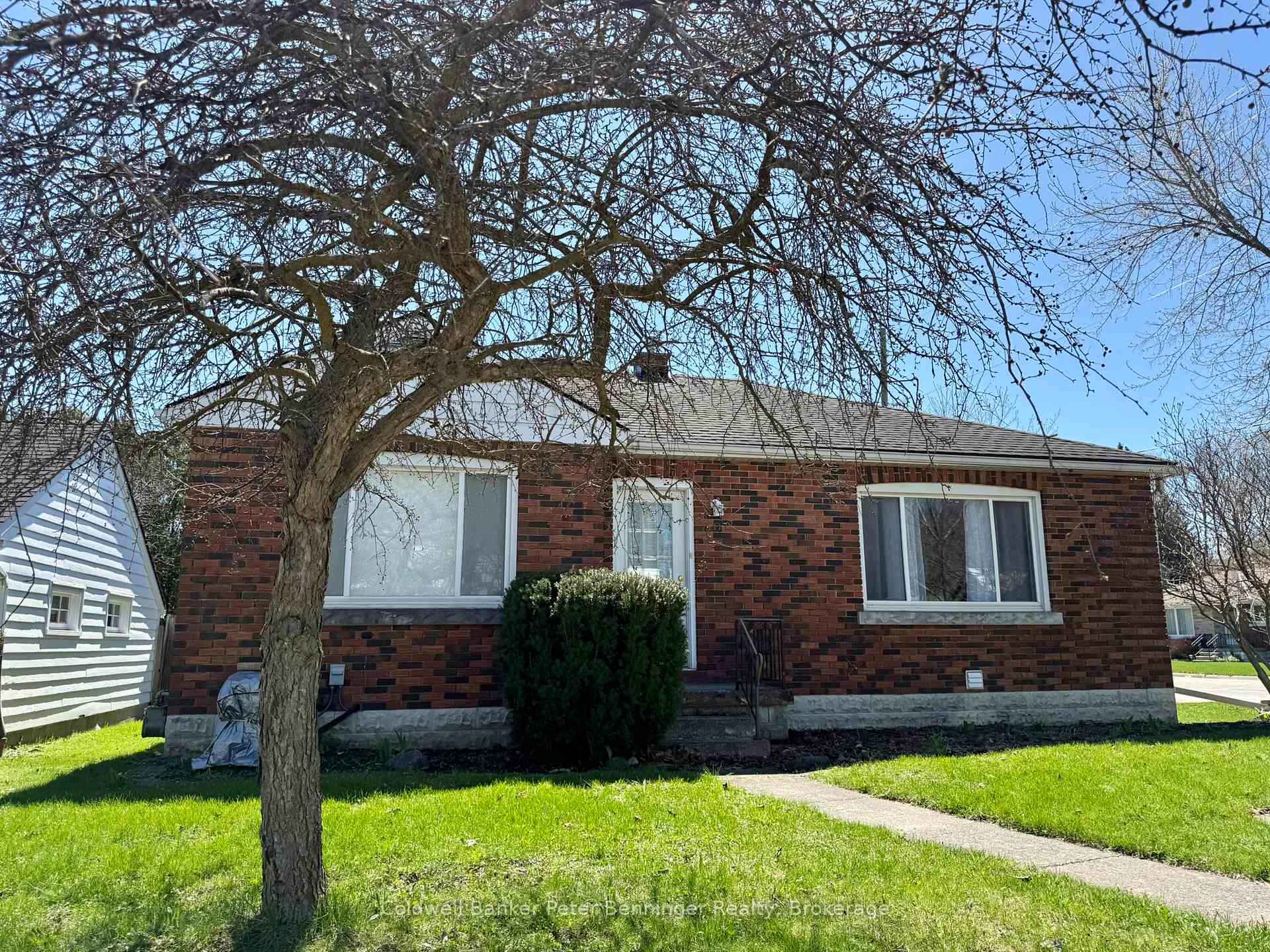 Photo 4 of 501 Napier Street, Brockton — HOMEH