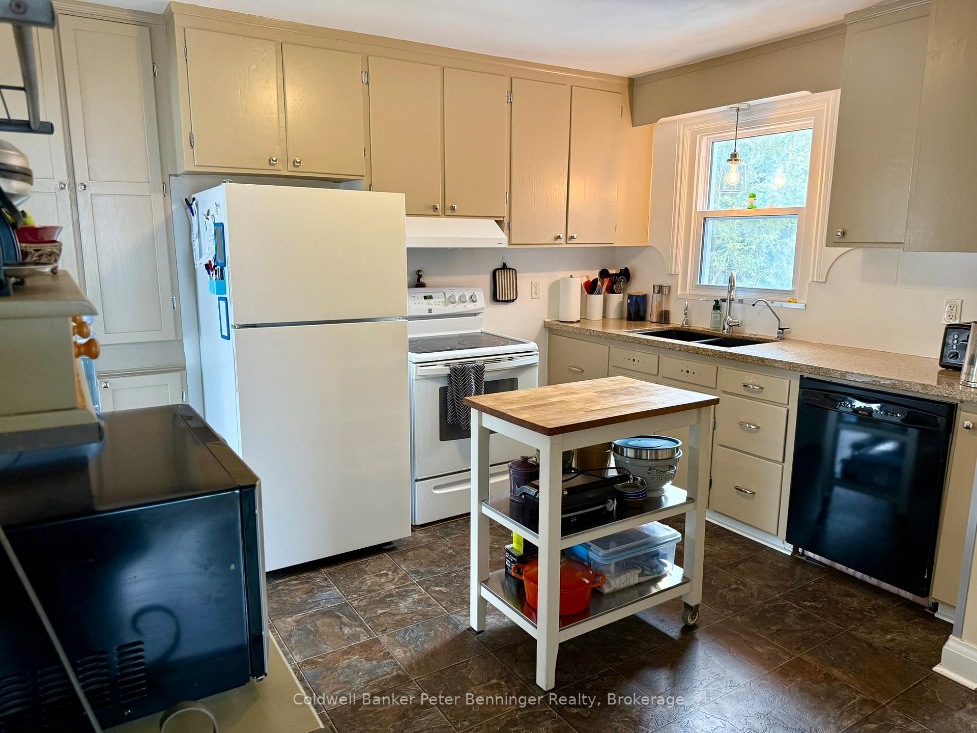 Photo 8 of 501 Napier Street, Brockton — HOMEH