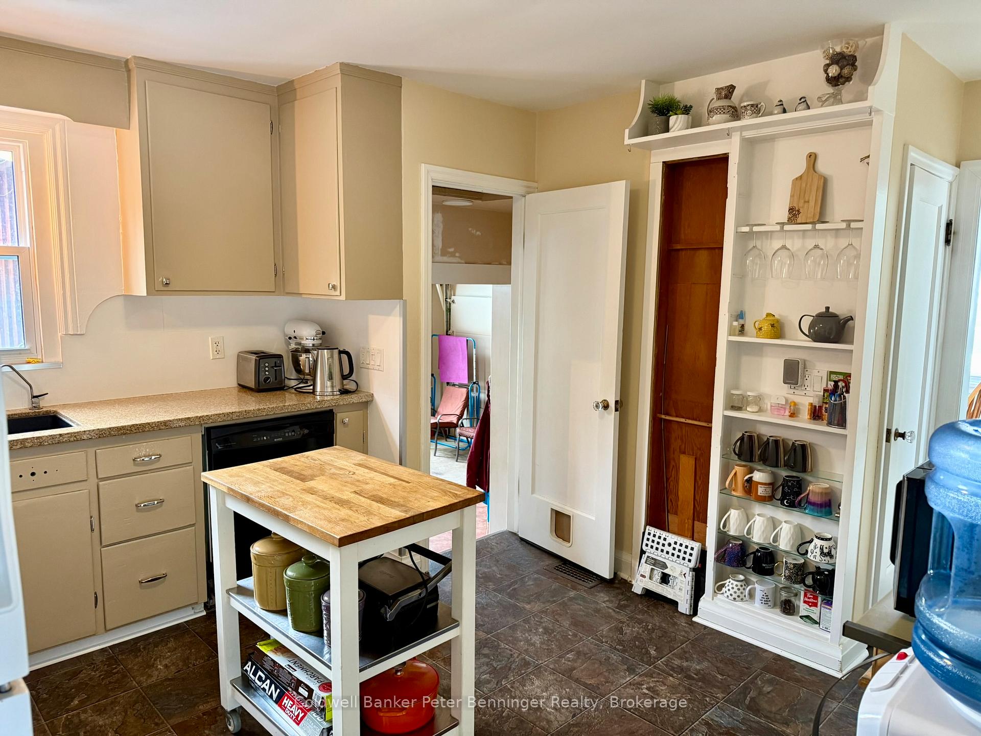 Photo 9 of 501 Napier Street, Brockton — HOMEH