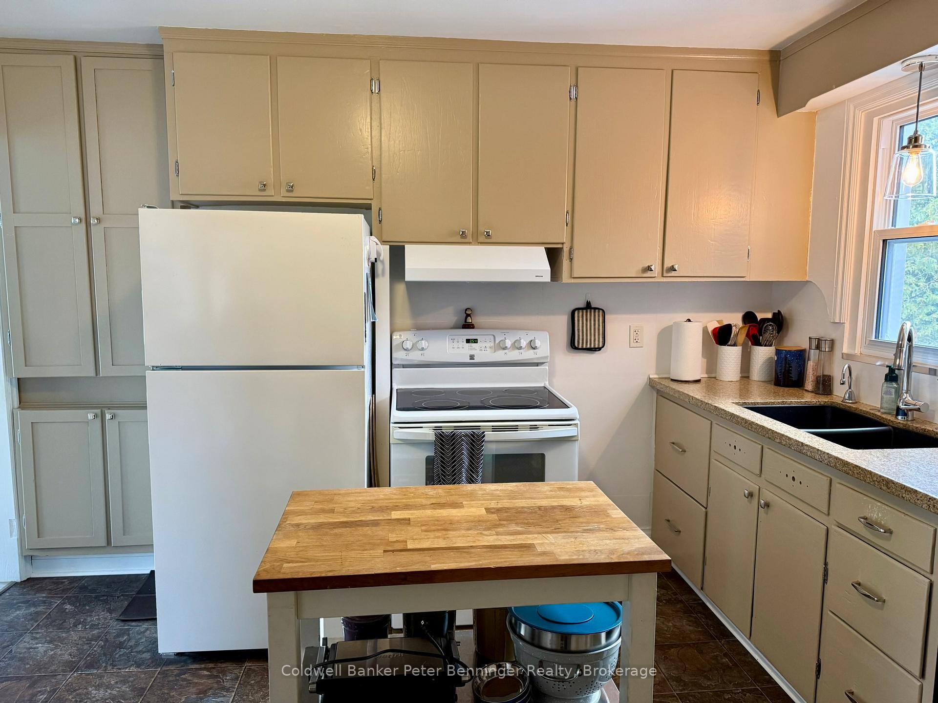 Photo 10 of 501 Napier Street, Brockton — HOMEH