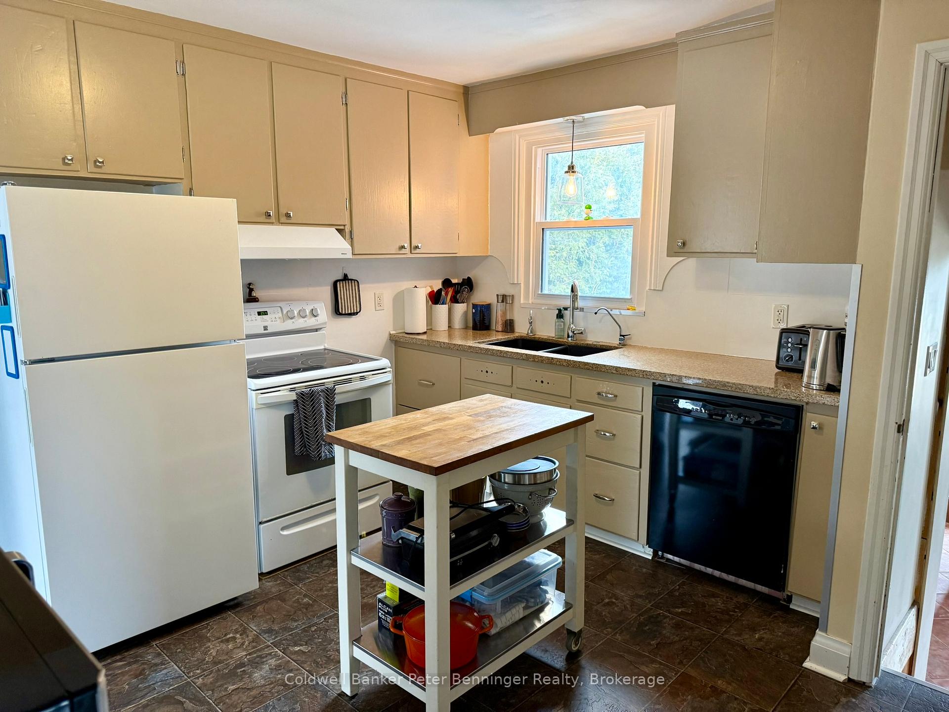 Photo 11 of 501 Napier Street, Brockton — HOMEH