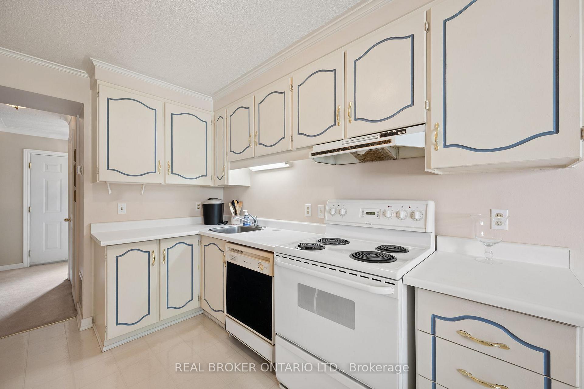 Photo 13 of Unit 88, 30 Green Valley Drive, Kitchener, Pioneer Park — HOMEH