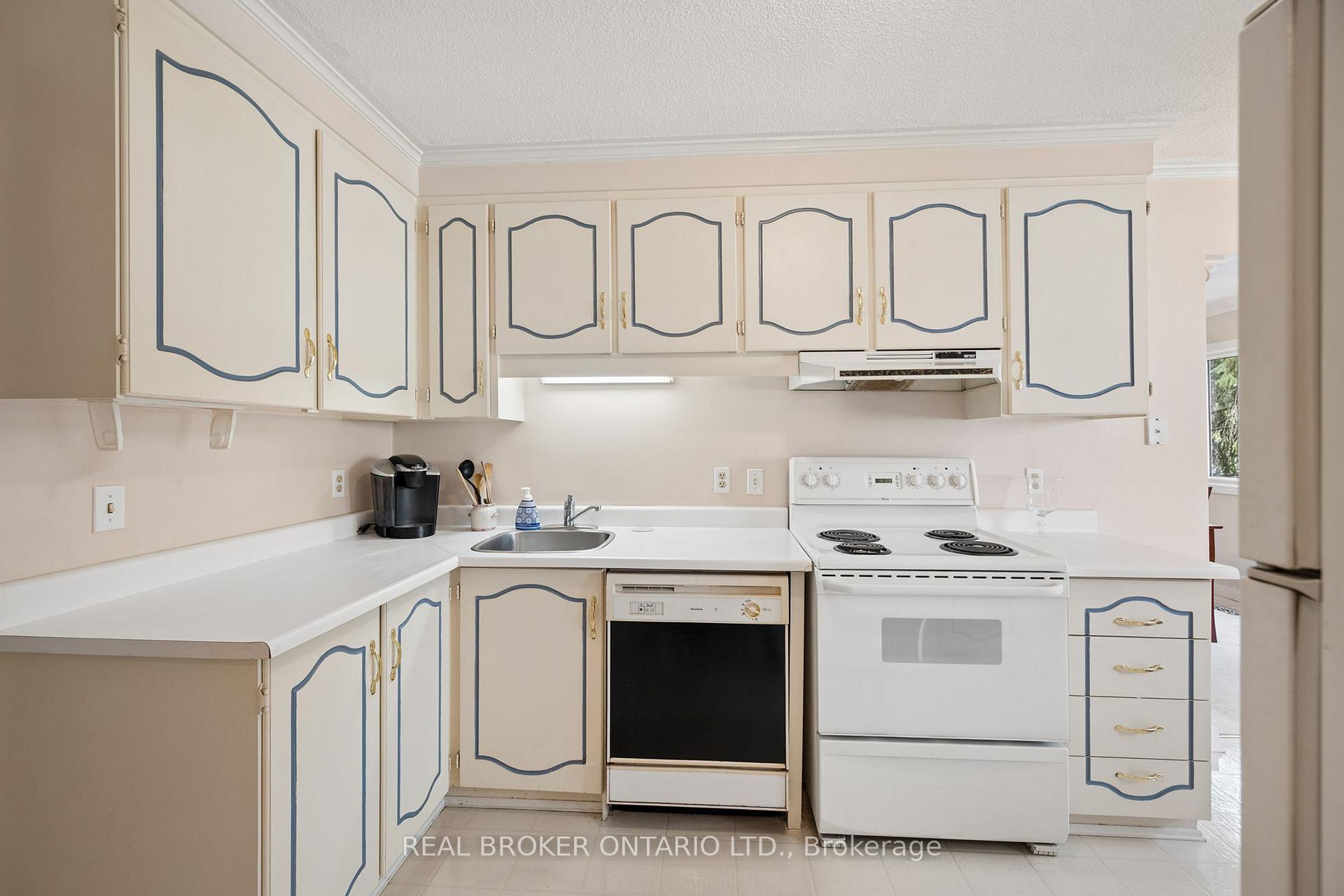Photo 16 of Unit 88, 30 Green Valley Drive, Kitchener, Pioneer Park — HOMEH