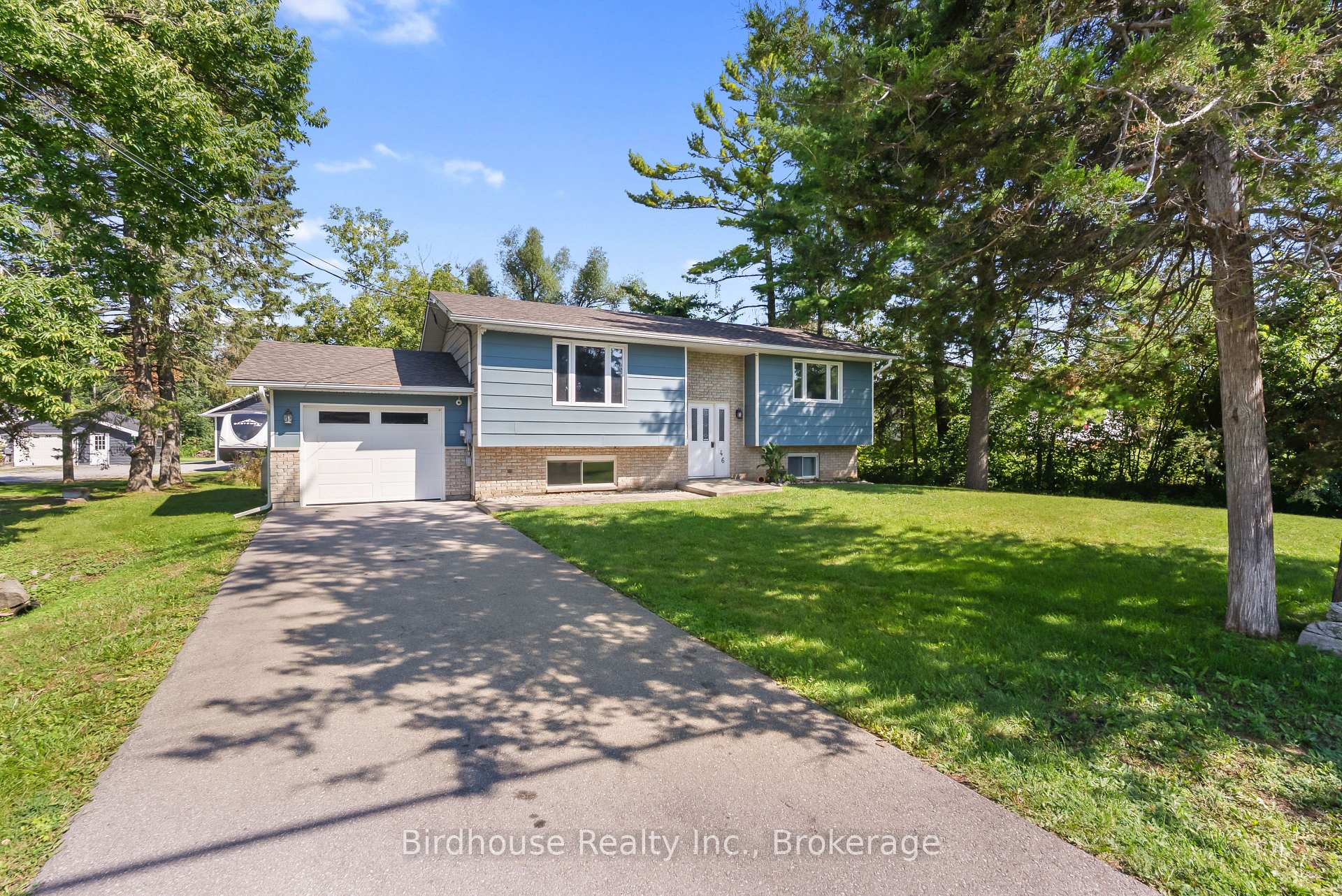Photo 2 of 46 Riverside Drive, Kawartha Lakes, Bobcaygeon — HOMEH
