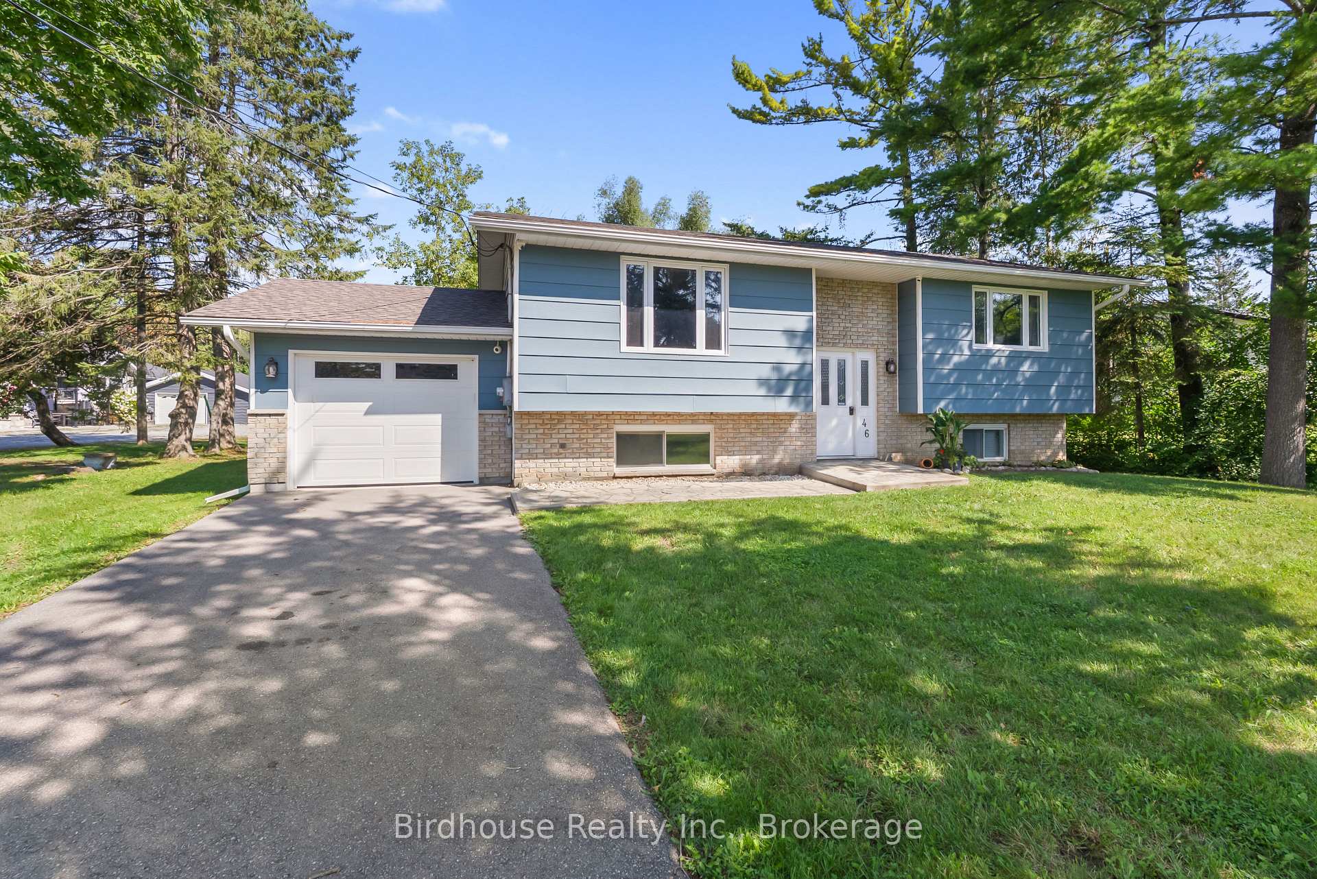 Photo 3 of 46 Riverside Drive, Kawartha Lakes, Bobcaygeon — HOMEH