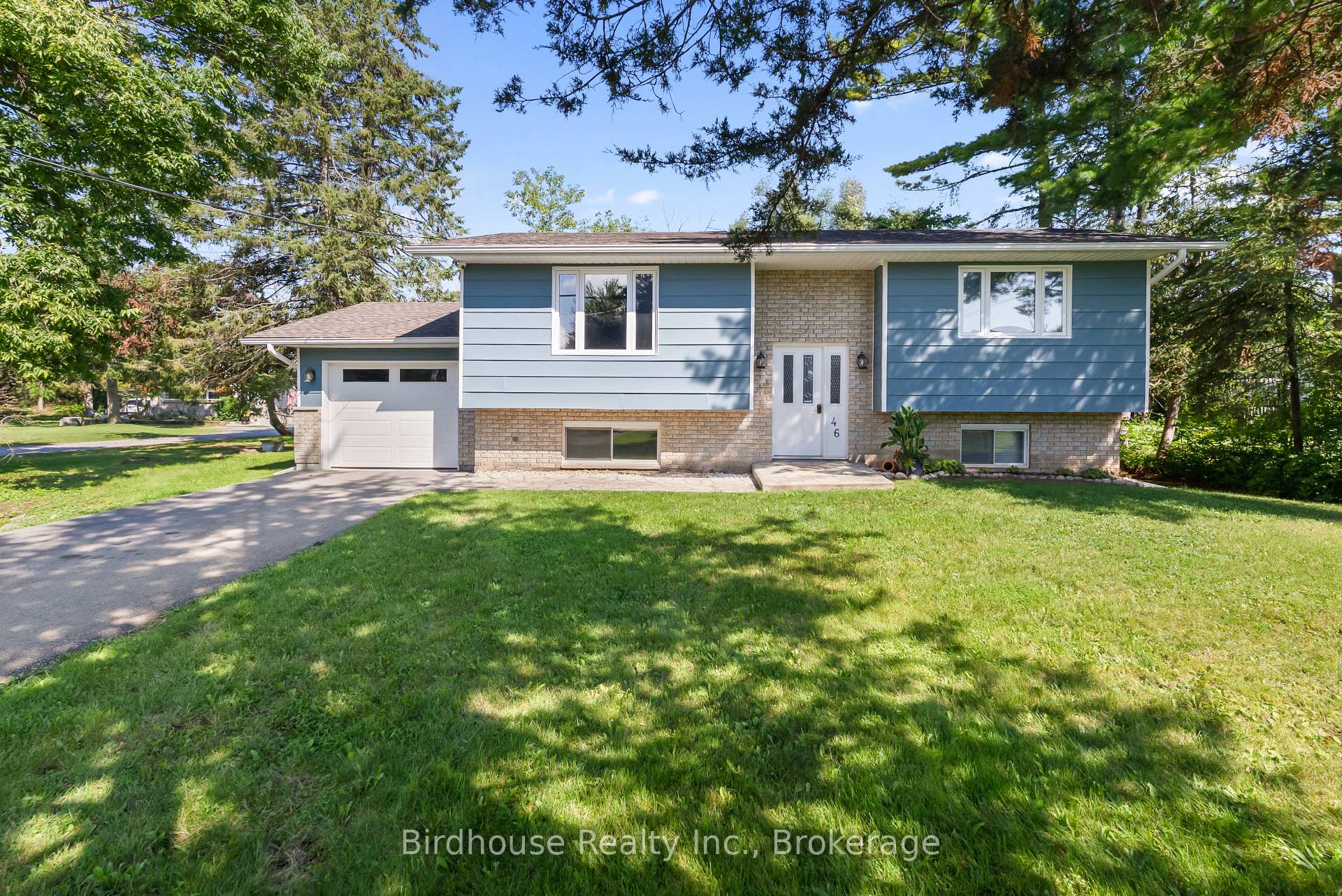 Photo 4 of 46 Riverside Drive, Kawartha Lakes, Bobcaygeon — HOMEH
