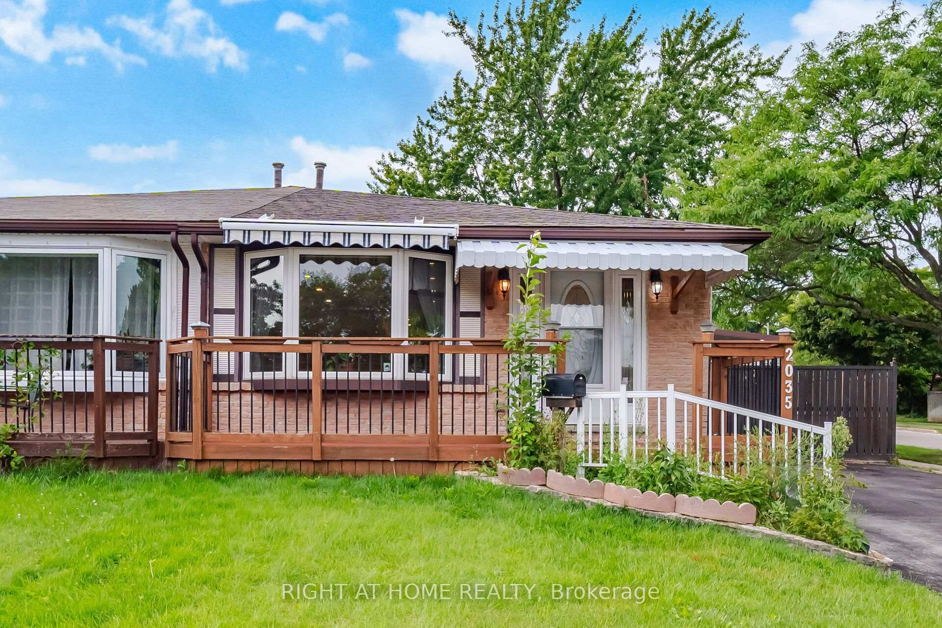 Photo 1 of 2035 Carleton Court, Burlington, Brant Hills — HOMEH