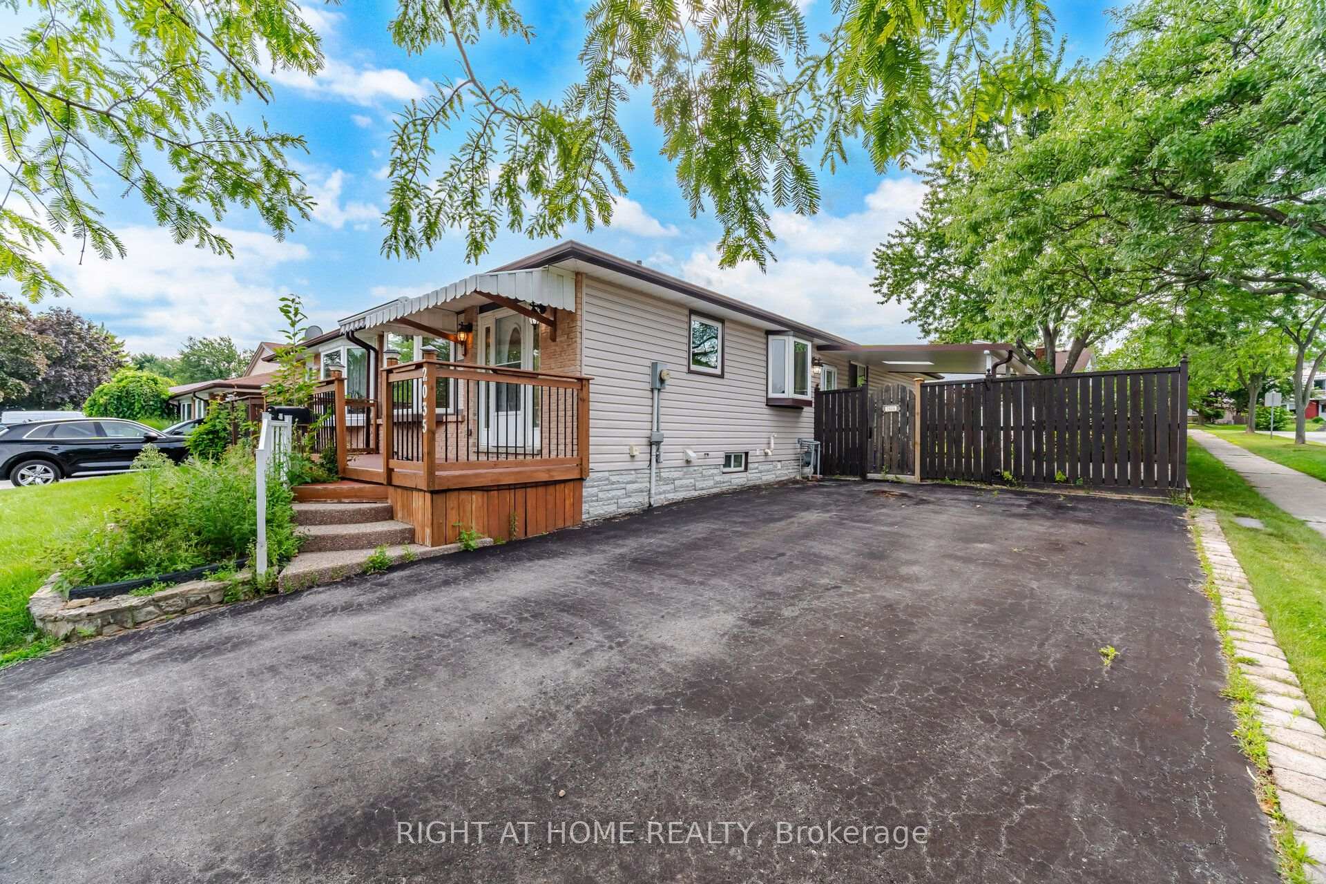 Photo 6 of 2035 Carleton Court, Burlington, Brant Hills — HOMEH