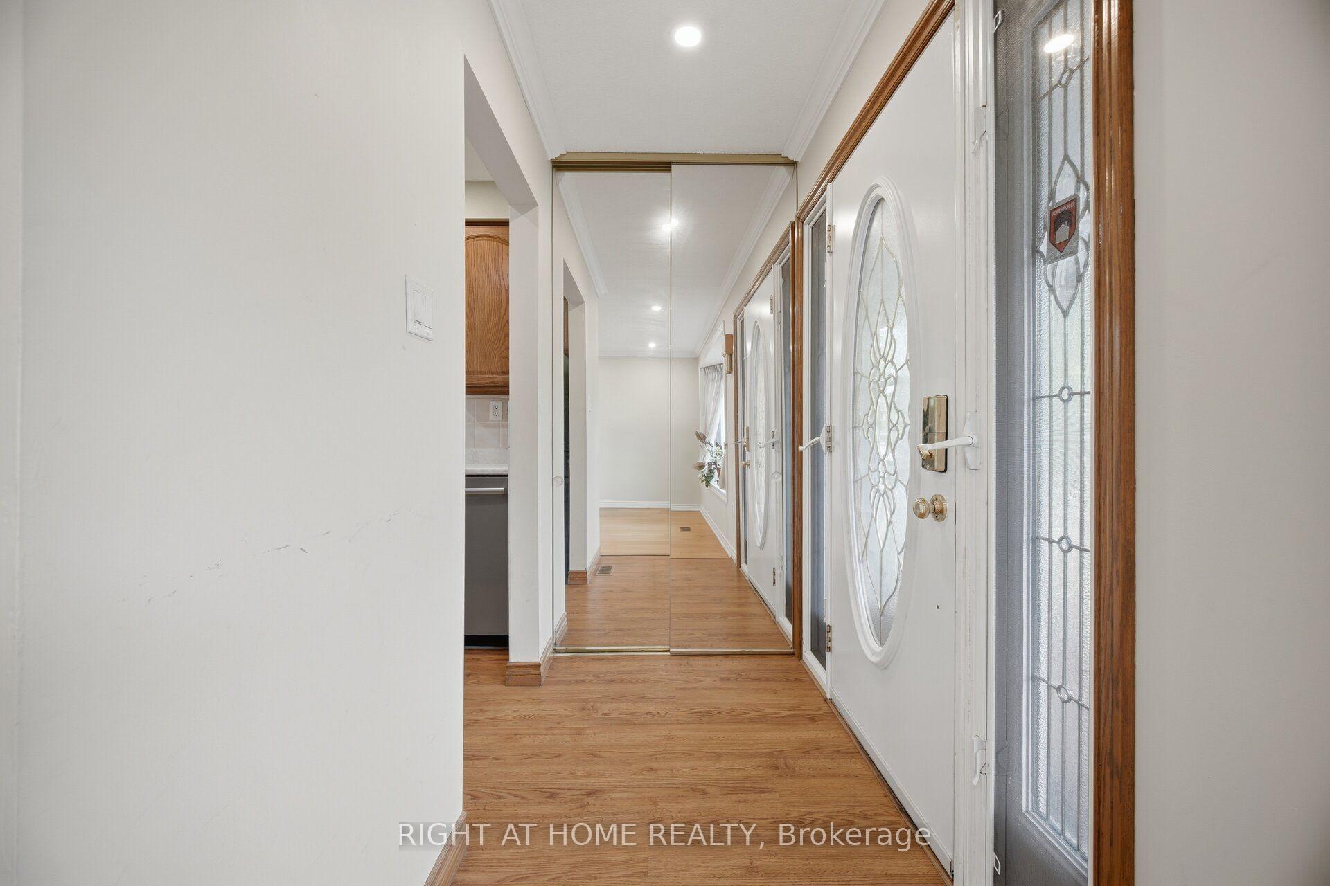 Photo 8 of 2035 Carleton Court, Burlington, Brant Hills — HOMEH