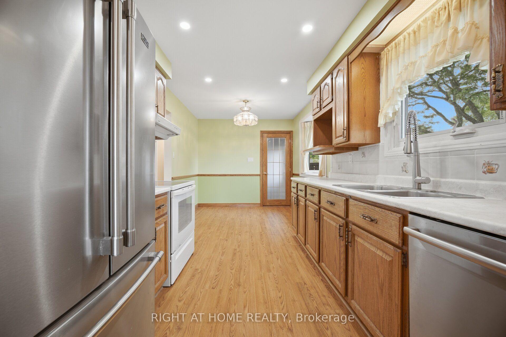 Photo 13 of 2035 Carleton Court, Burlington, Brant Hills — HOMEH