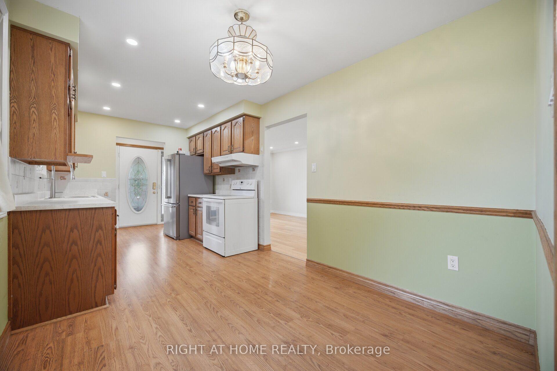 Photo 15 of 2035 Carleton Court, Burlington, Brant Hills — HOMEH