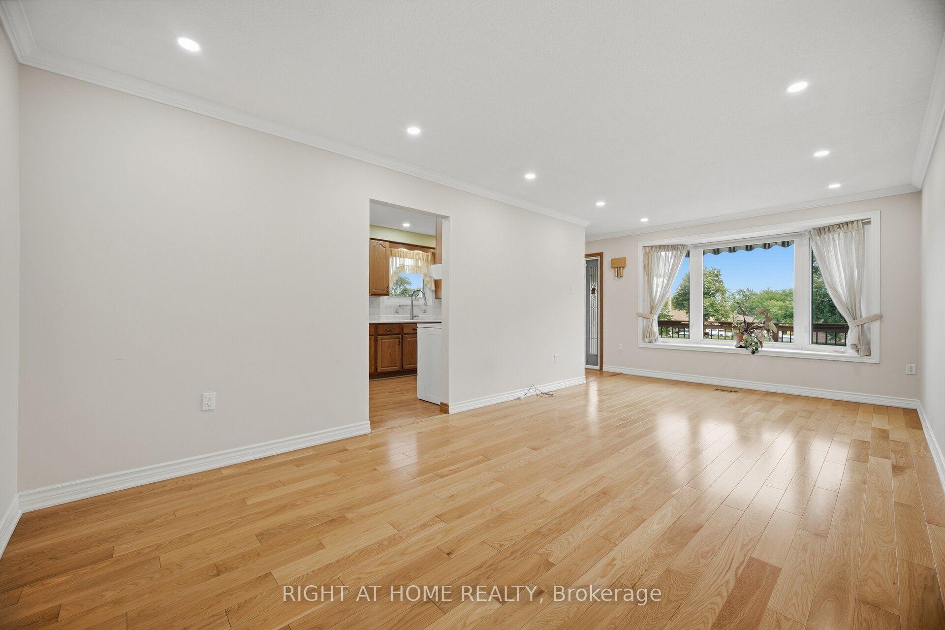 Photo 16 of 2035 Carleton Court, Burlington, Brant Hills — HOMEH