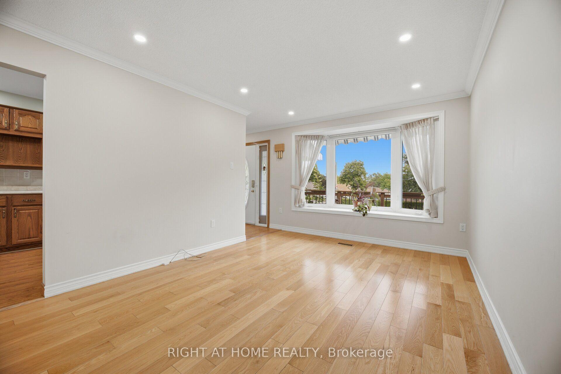Photo 19 of 2035 Carleton Court, Burlington, Brant Hills — HOMEH