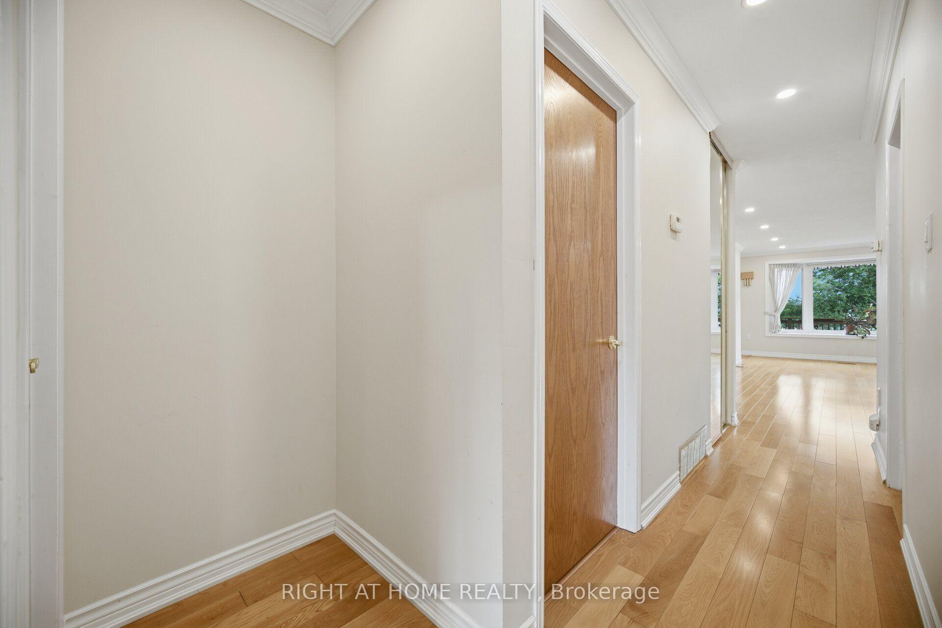 Photo 22 of 2035 Carleton Court, Burlington, Brant Hills — HOMEH