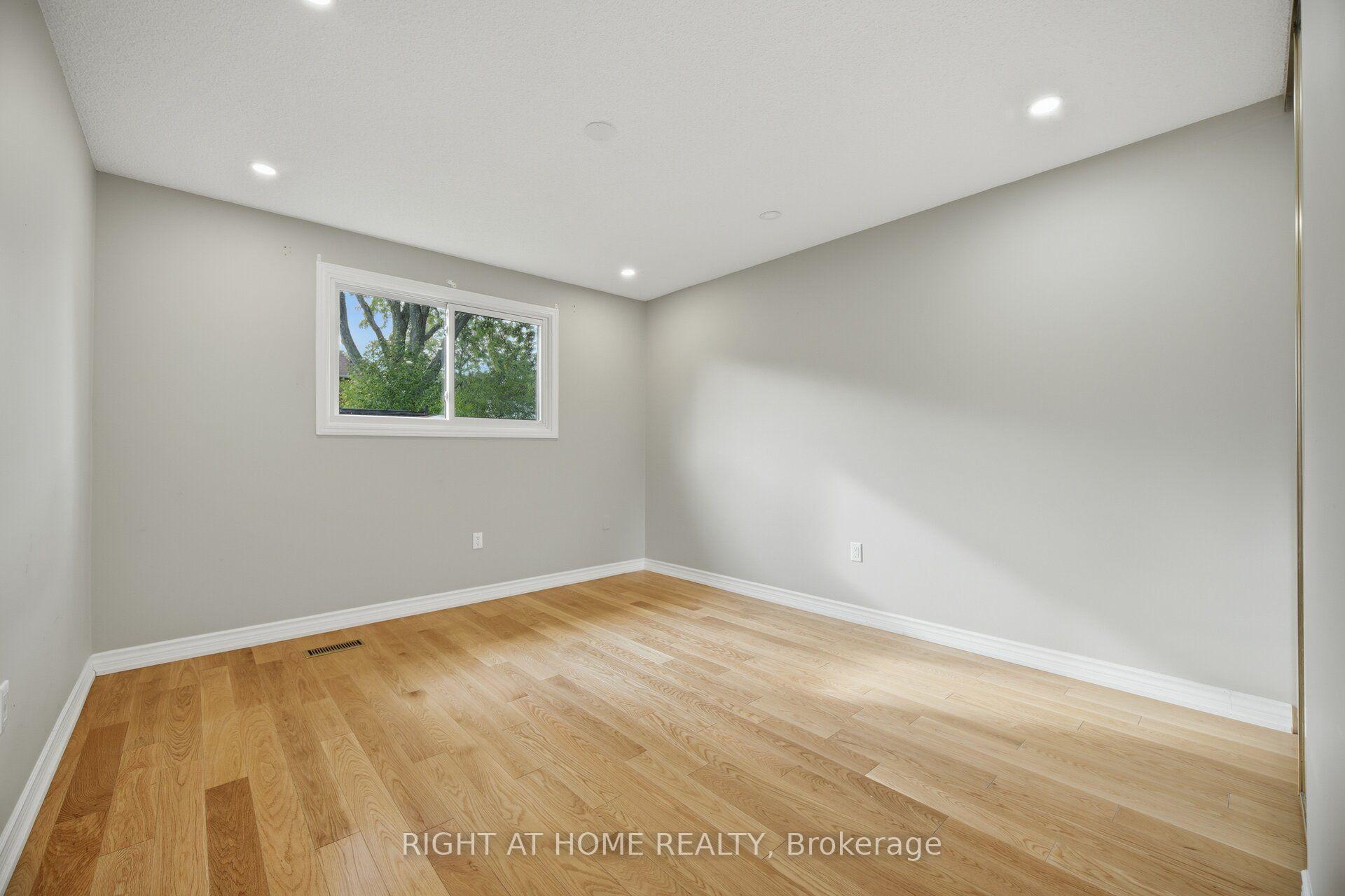 Photo 25 of 2035 Carleton Court, Burlington, Brant Hills — HOMEH