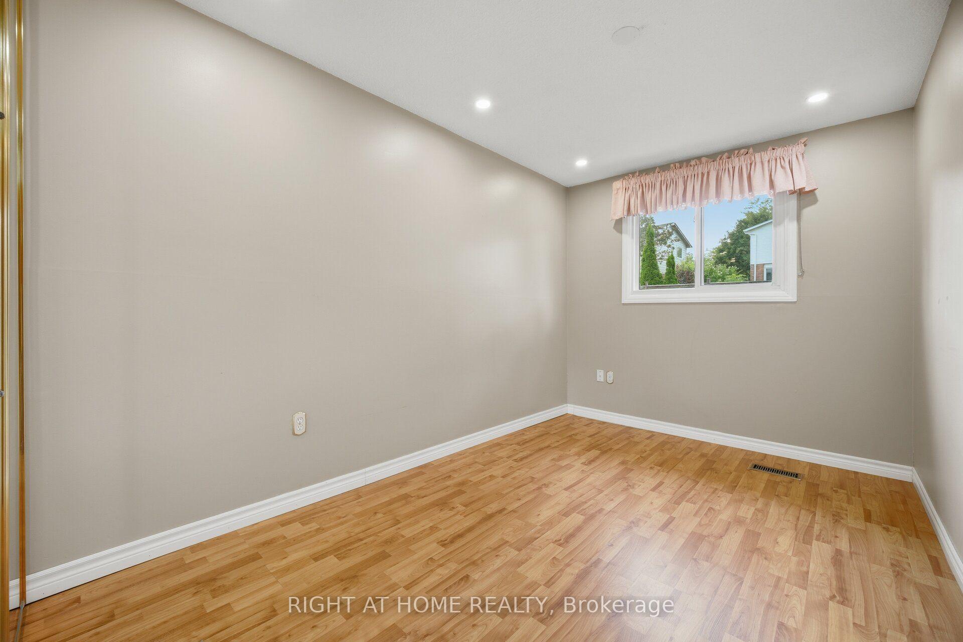 Photo 28 of 2035 Carleton Court, Burlington, Brant Hills — HOMEH