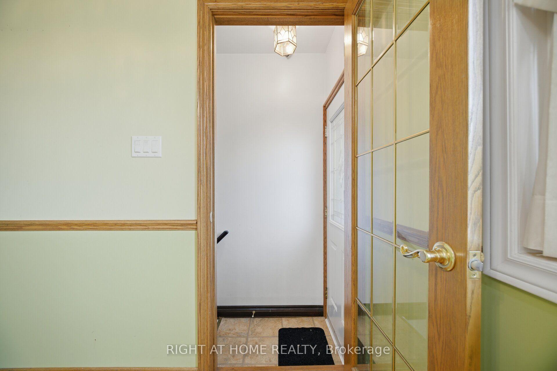 Photo 32 of 2035 Carleton Court, Burlington, Brant Hills — HOMEH