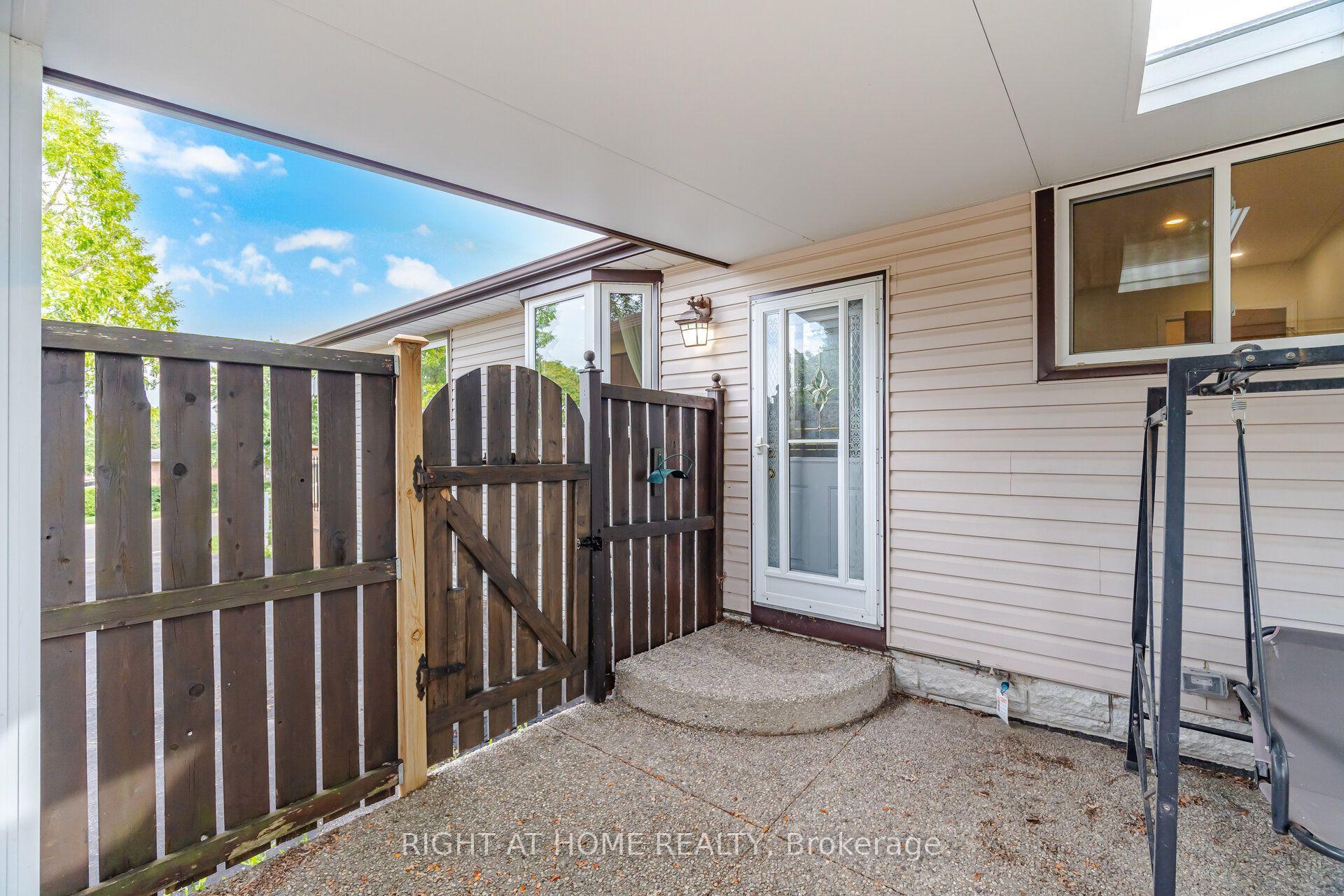 Photo 45 of 2035 Carleton Court, Burlington, Brant Hills — HOMEH