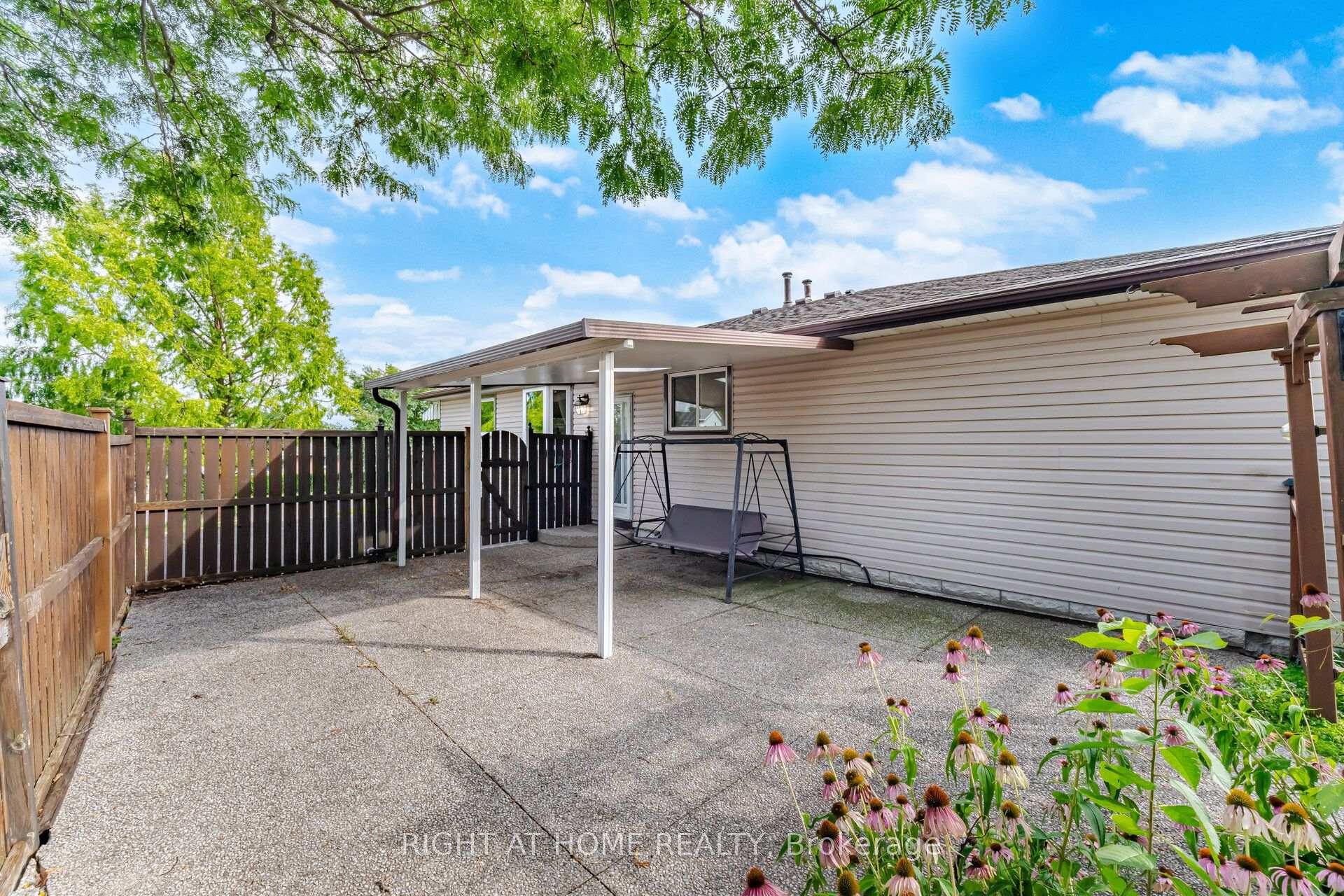Photo 46 of 2035 Carleton Court, Burlington, Brant Hills — HOMEH