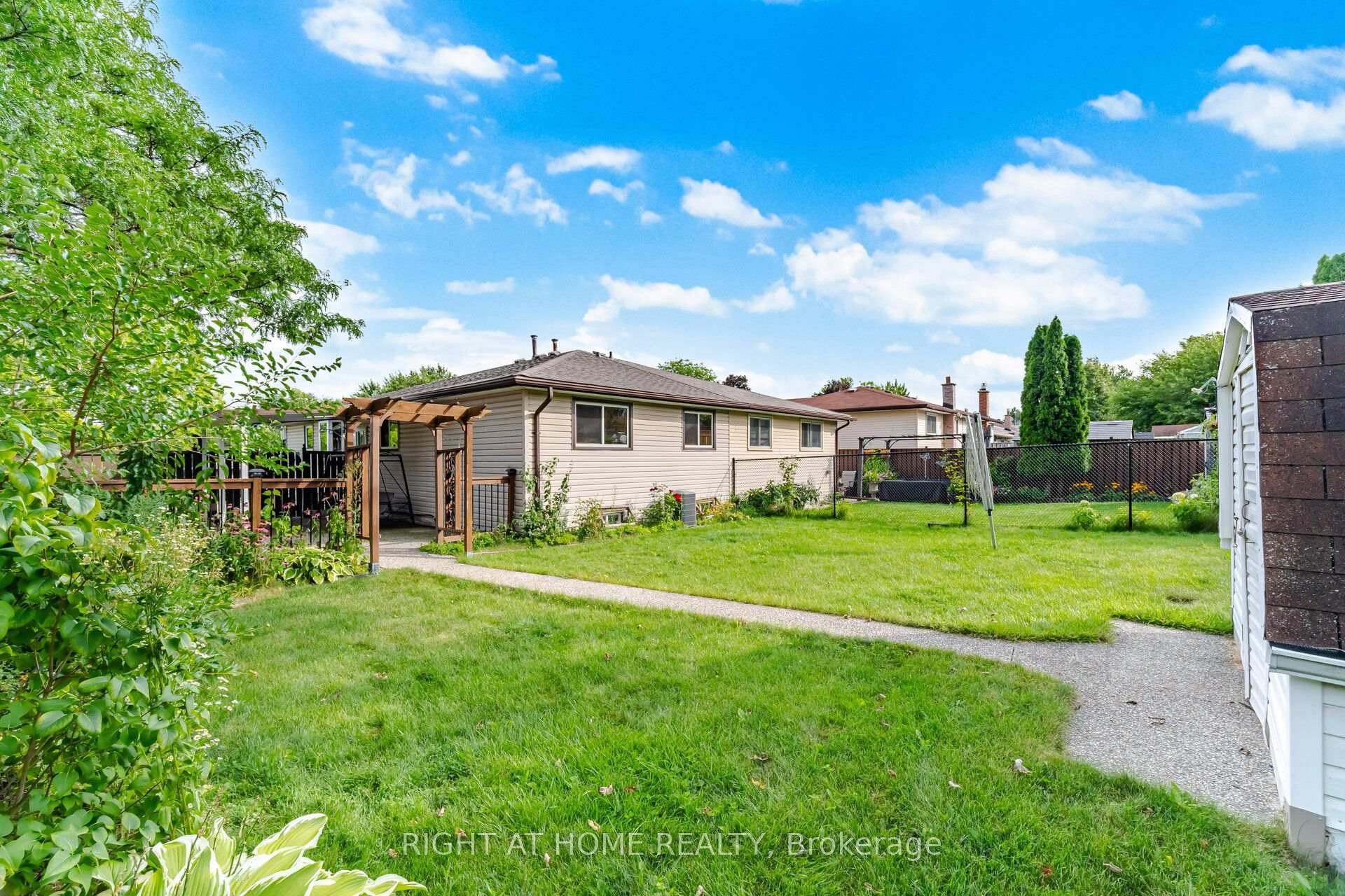 Photo 48 of 2035 Carleton Court, Burlington, Brant Hills — HOMEH