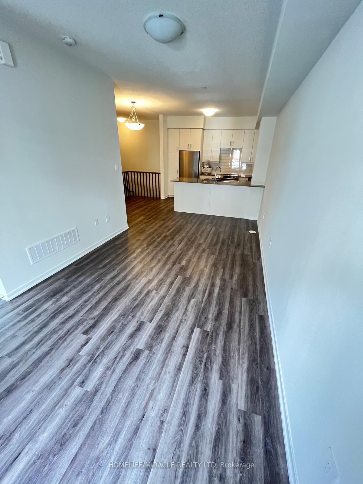 Photo 3 of Unit 68, 31 Honeycrisp Crescent, Vaughan, Vaughan Corporate Centre — HOMEH
